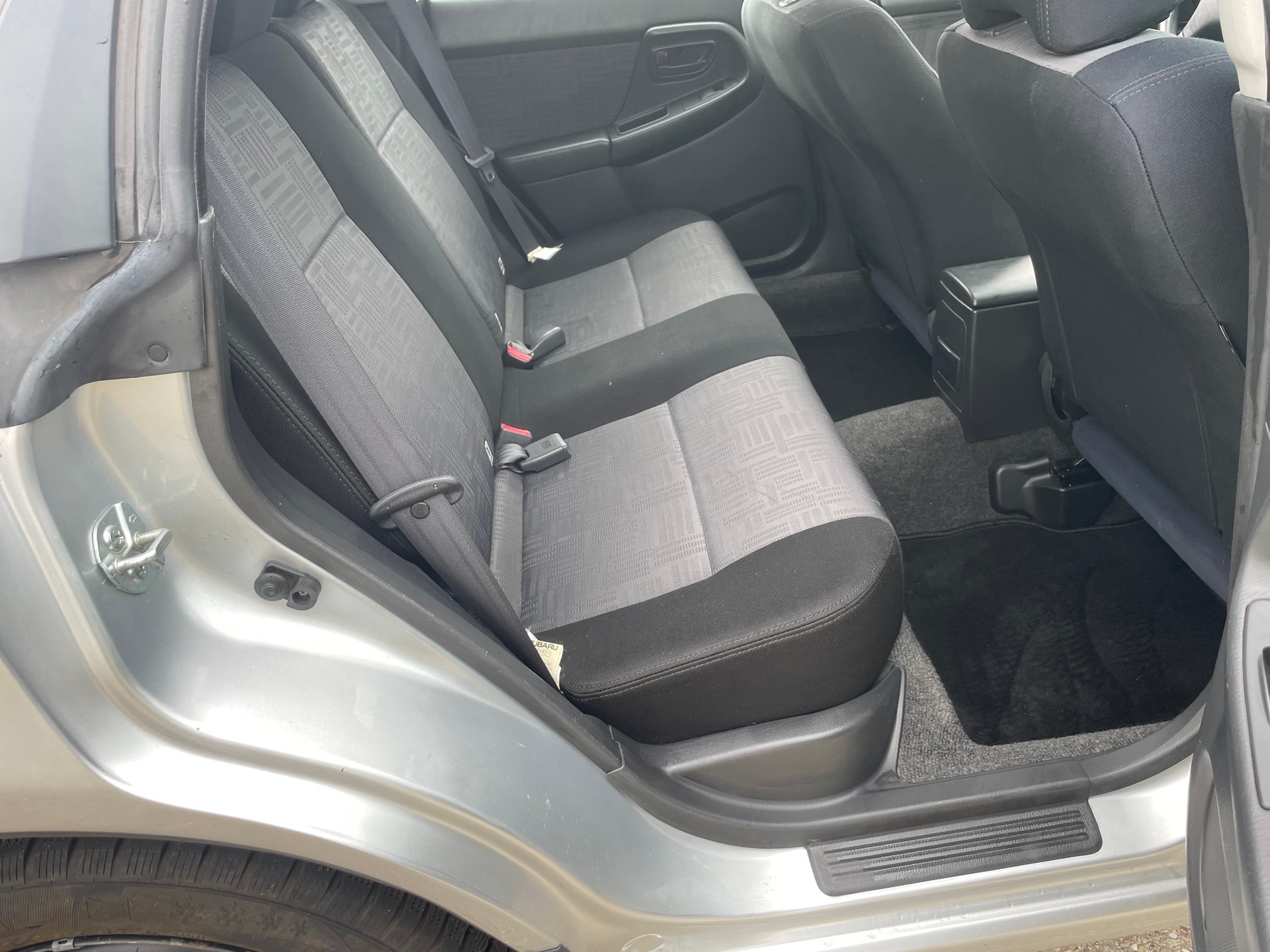 SUBARU Impreza 2.0-image-10