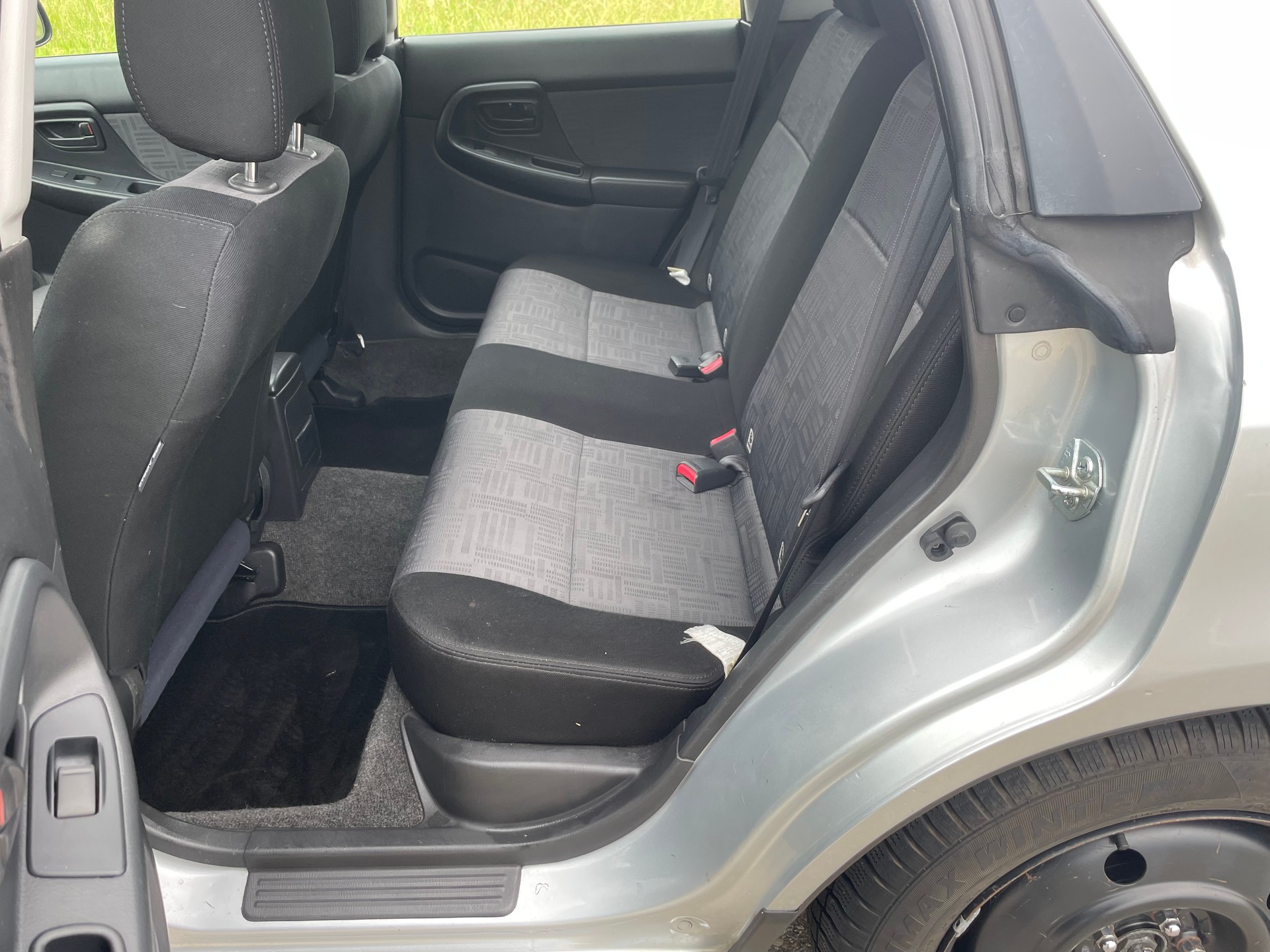 SUBARU Impreza 2.0-image-11