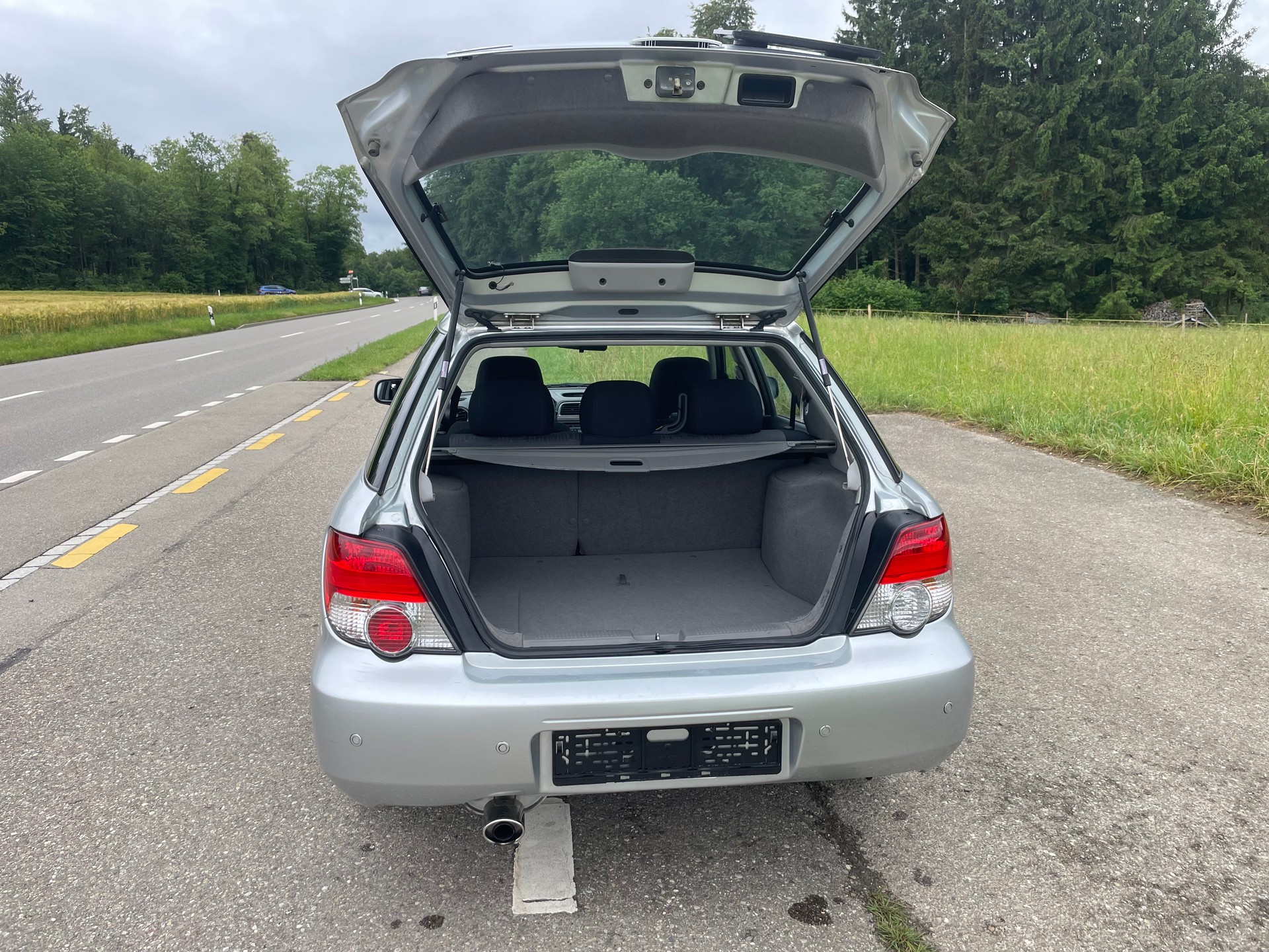 SUBARU Impreza 2.0-image-12