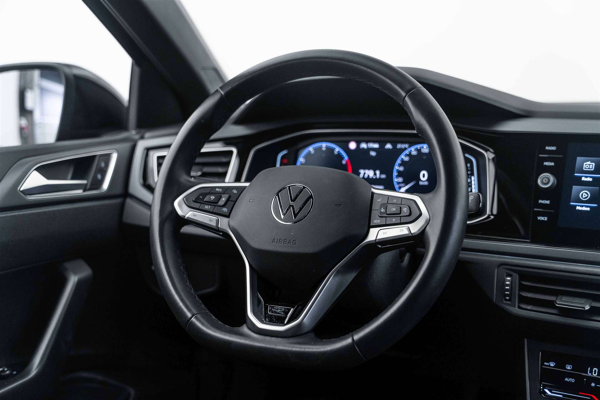 VW Taigo 1.0 TSi R-Line DSG-Automat-image-8