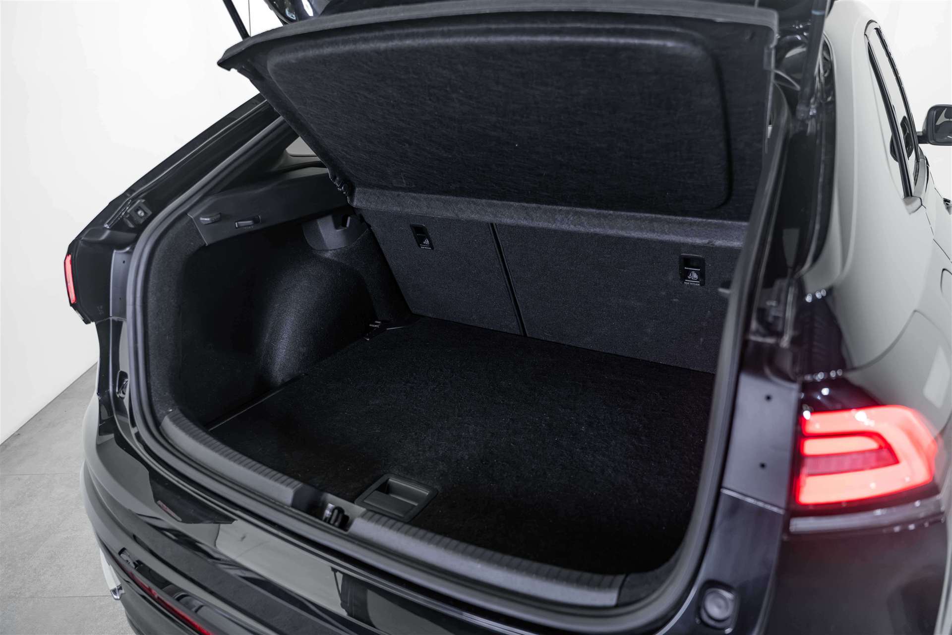 VW Taigo 1.0 TSi R-Line DSG-Automat-image-4