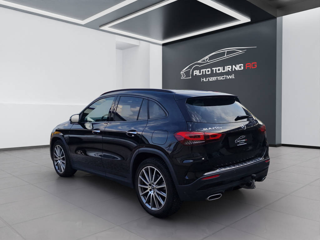MERCEDES-BENZ GLA 250 e AMG Line-image-4