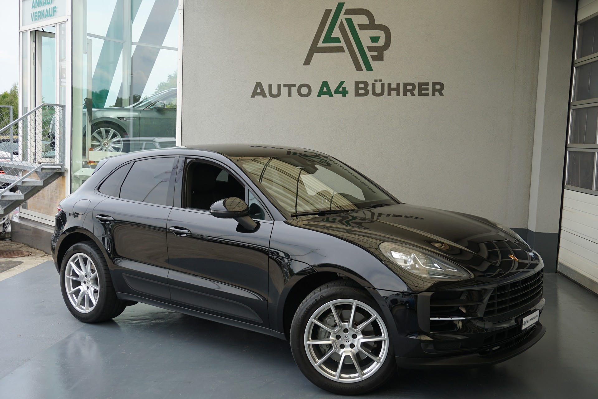 PORSCHE Macan S-showroom-element-1