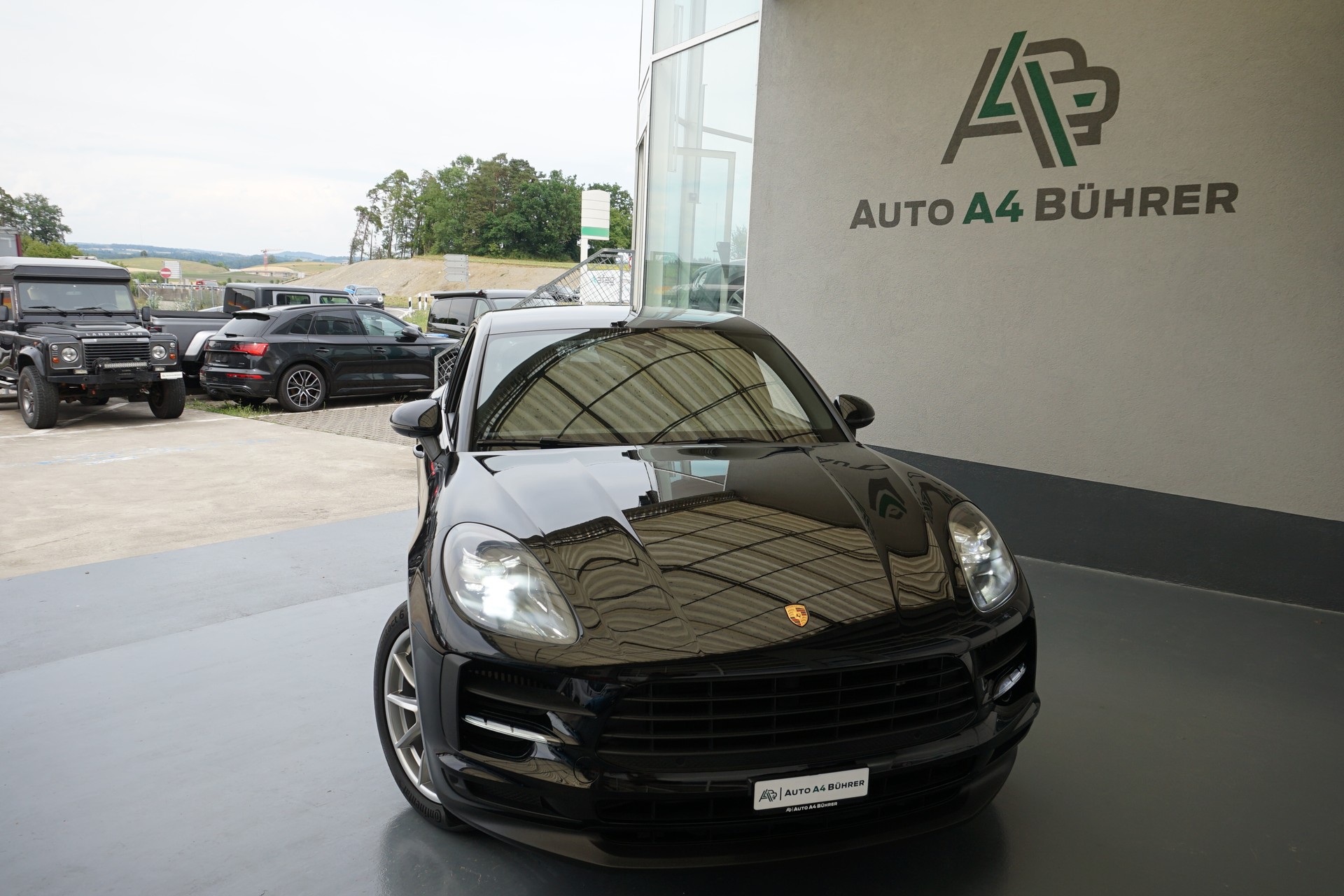 PORSCHE Macan S-showroom-element-2