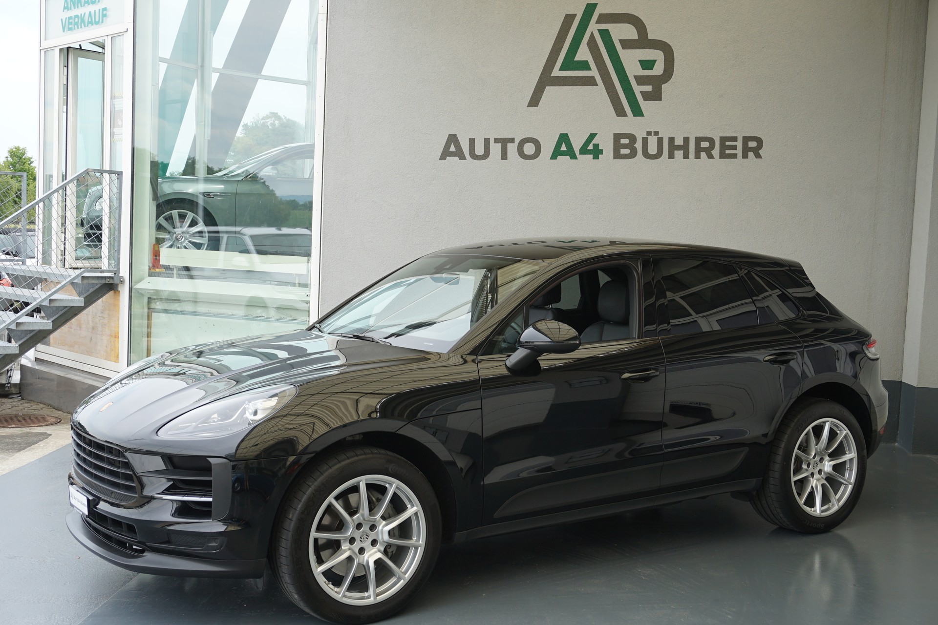 PORSCHE Macan S-showroom-element-3