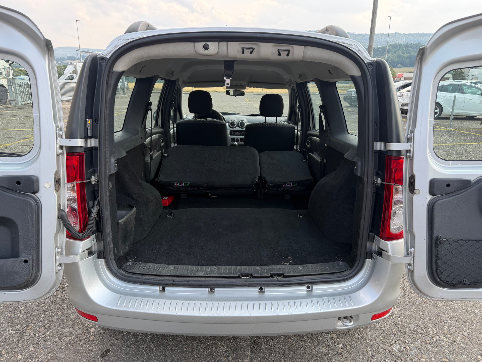 DACIA Logan 1.6 16V Lauréate-image-5