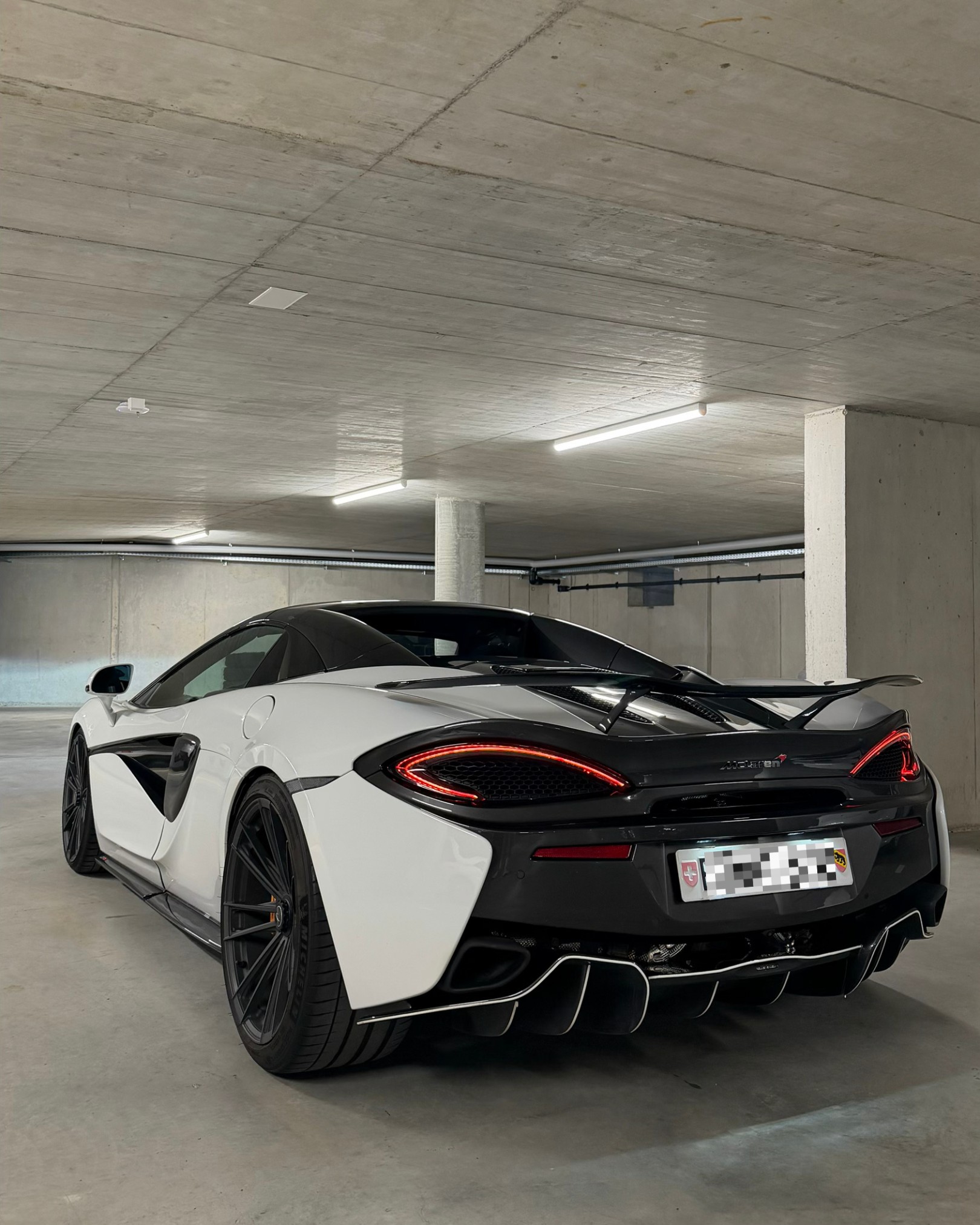 McLAREN 570s Spider 3.8 V8 SSG-image-1