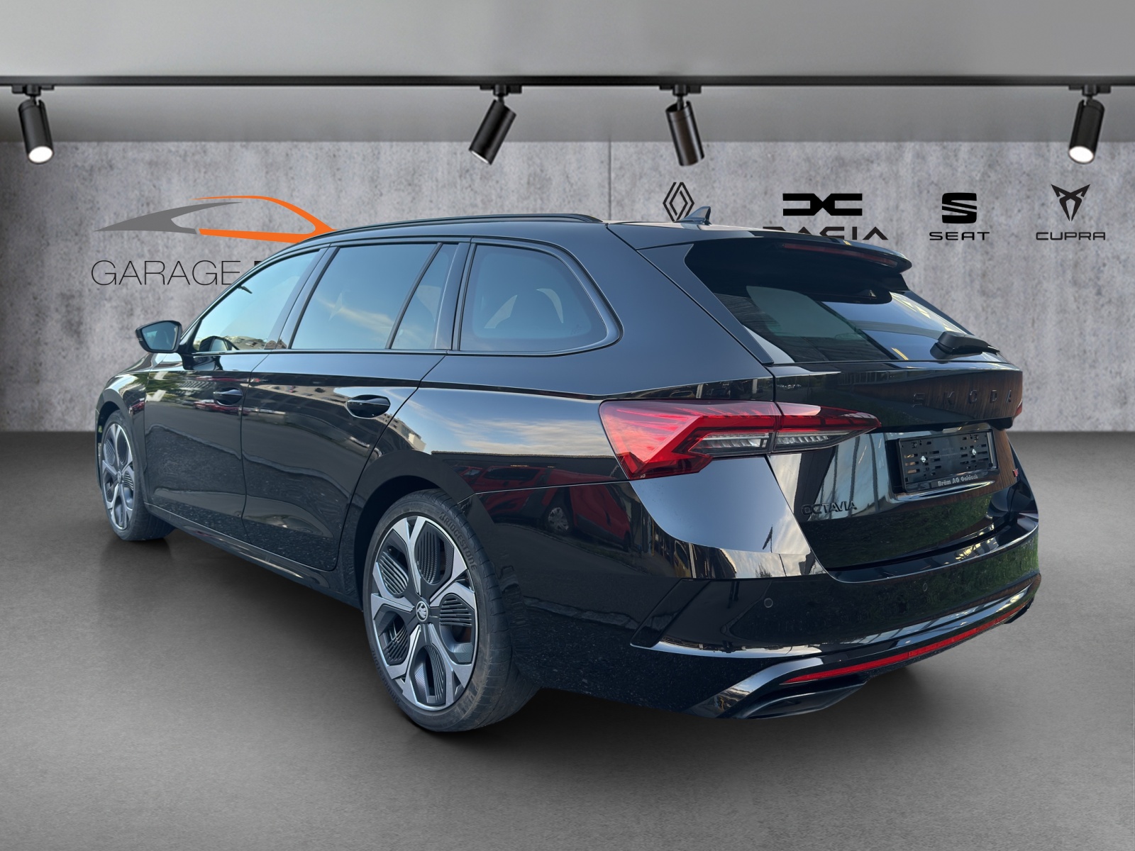 SKODA Octavia Combi 2.0 TSI DSG RS-showroom-element-3