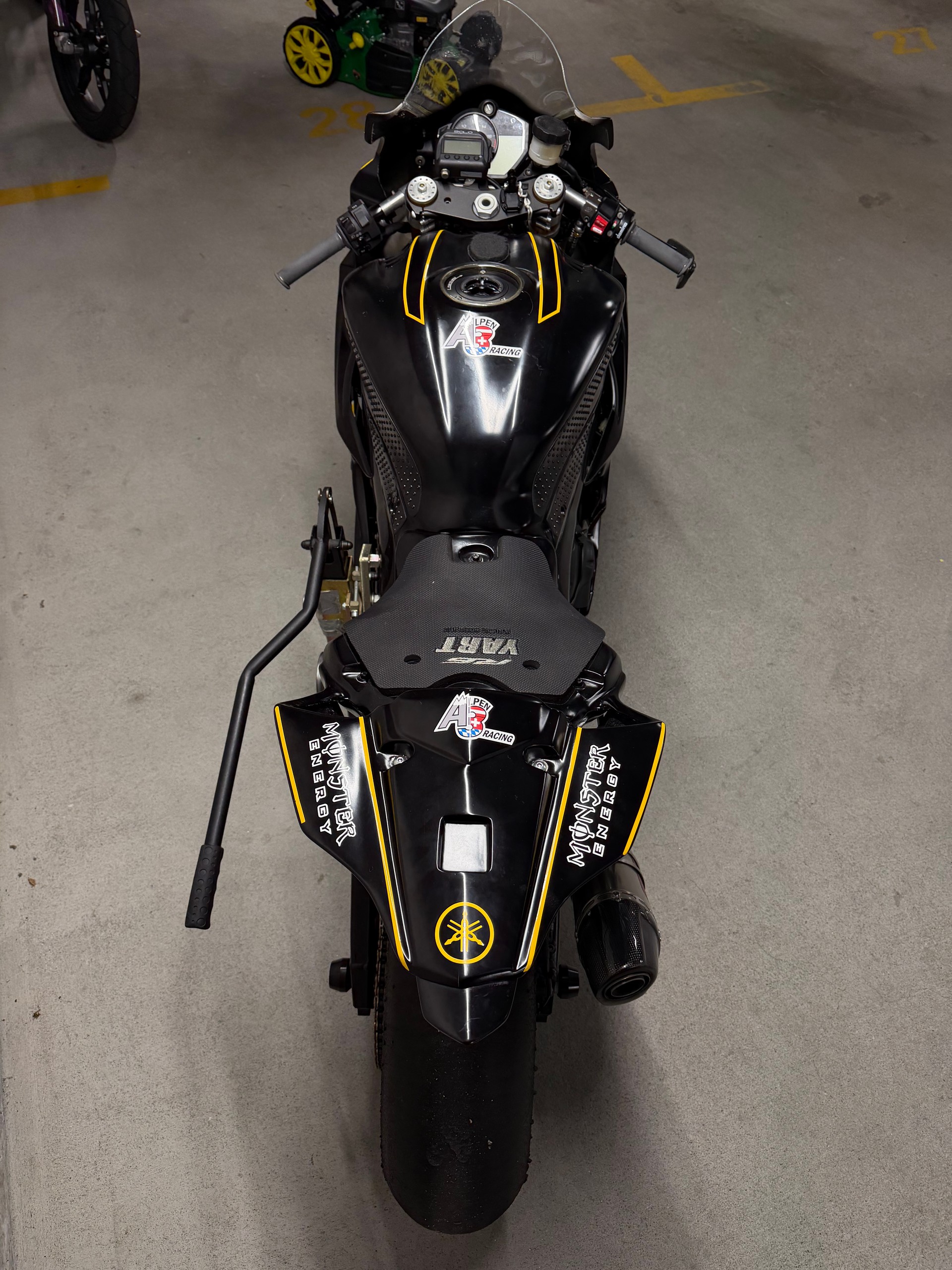YAMAHA YZF-R6-image-4