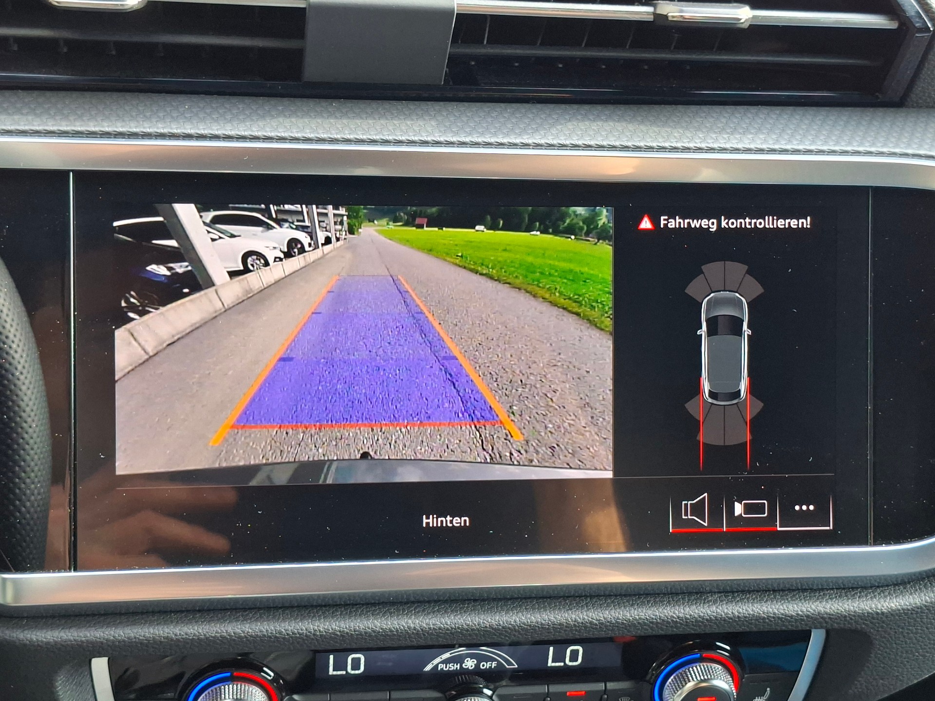 AUDI Q3 Sportback 35 TFSI Attraction S-tronic *Anhängerkupplung+8-fach bereift m. Pneu*-image-11