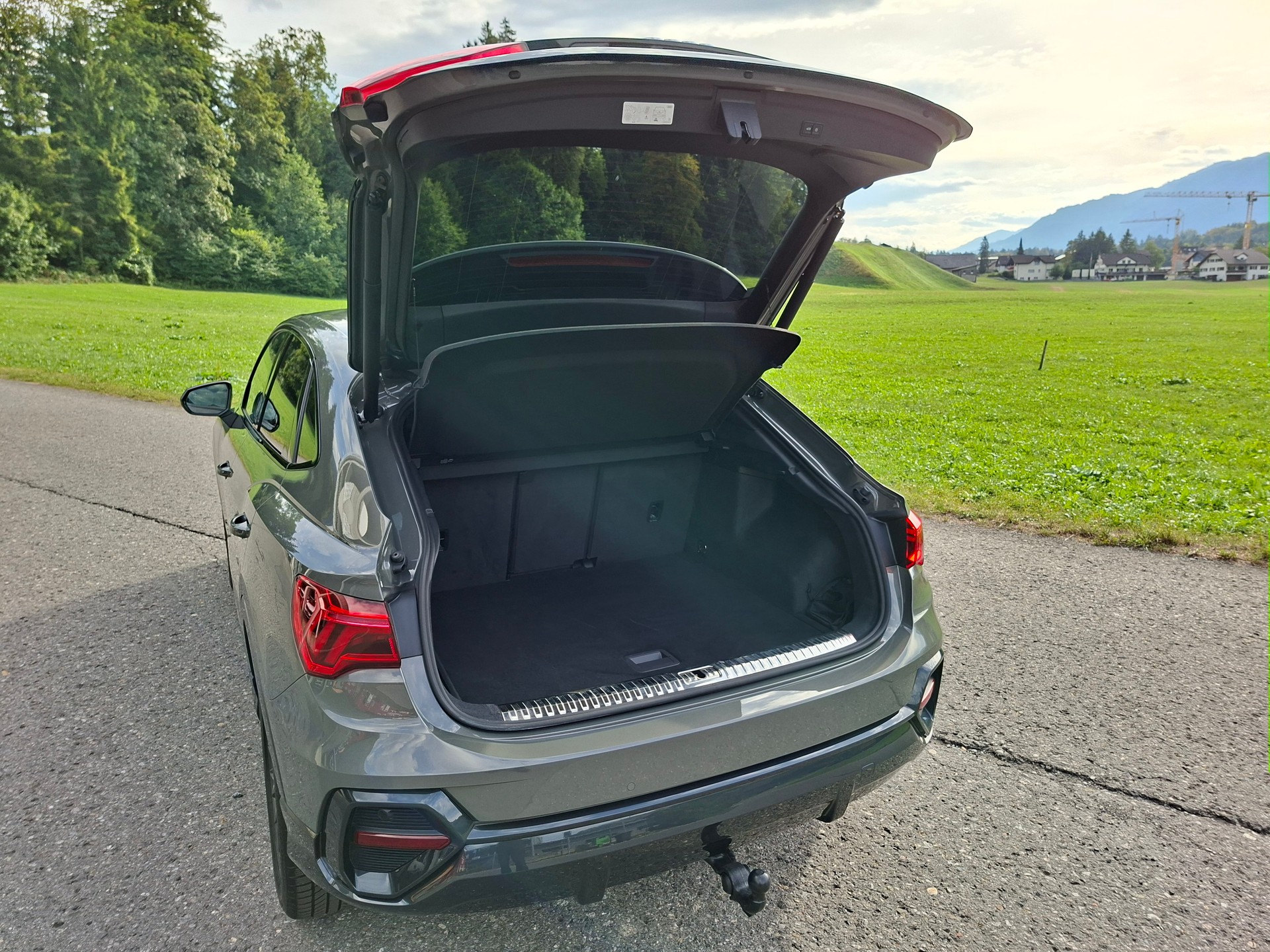 AUDI Q3 Sportback 35 TFSI Attraction S-tronic *Anhängerkupplung+8-fach bereift m. Pneu*-image-5