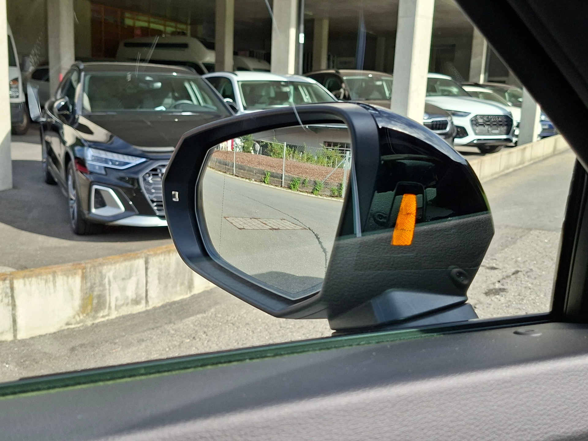 AUDI Q3 Sportback 35 TFSI Attraction S-tronic *Anhängerkupplung+8-fach bereift m. Pneu*-image-13
