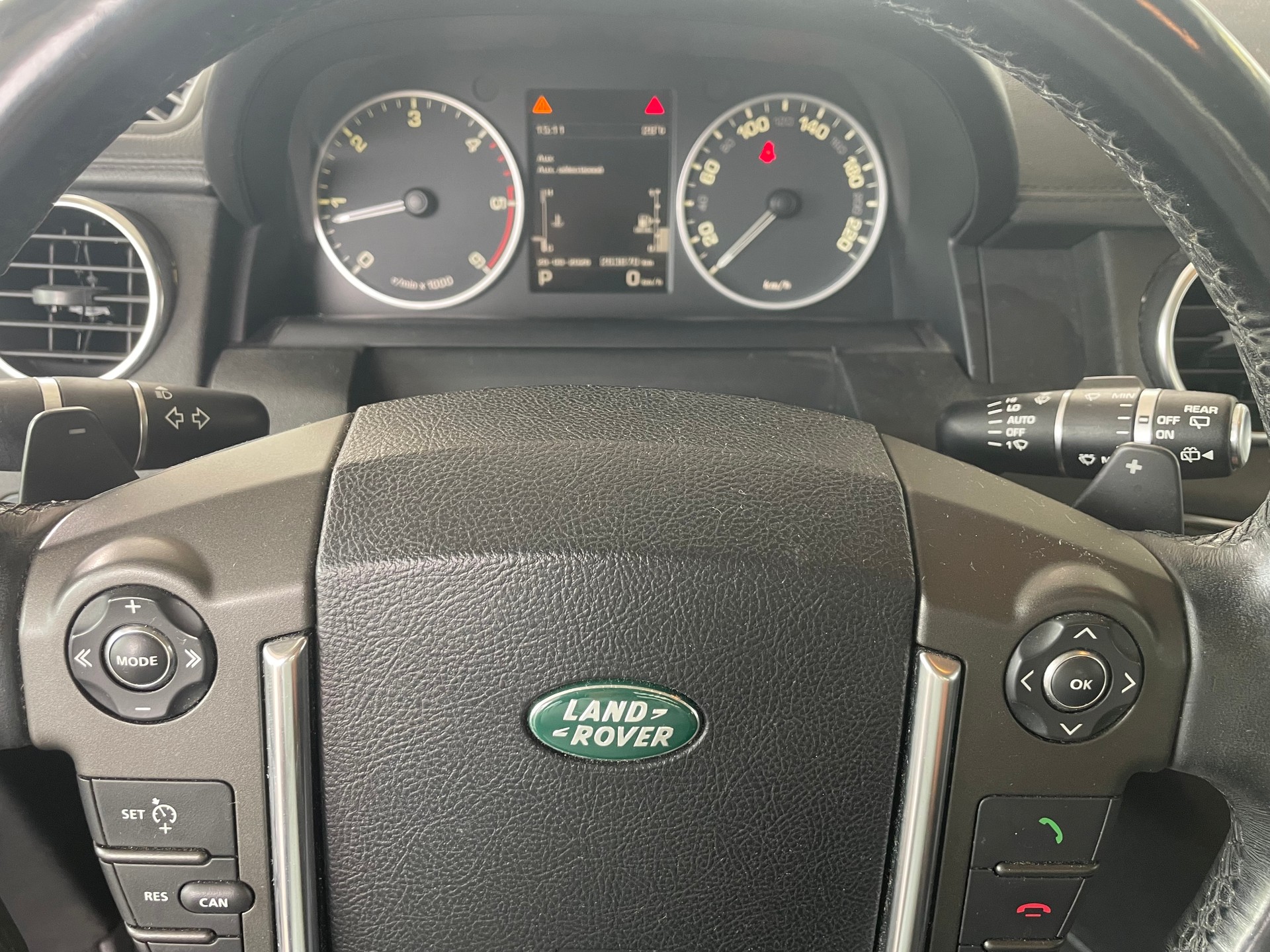 LAND ROVER Discovery 3.0 SDV6 HSE Automatic-image-9