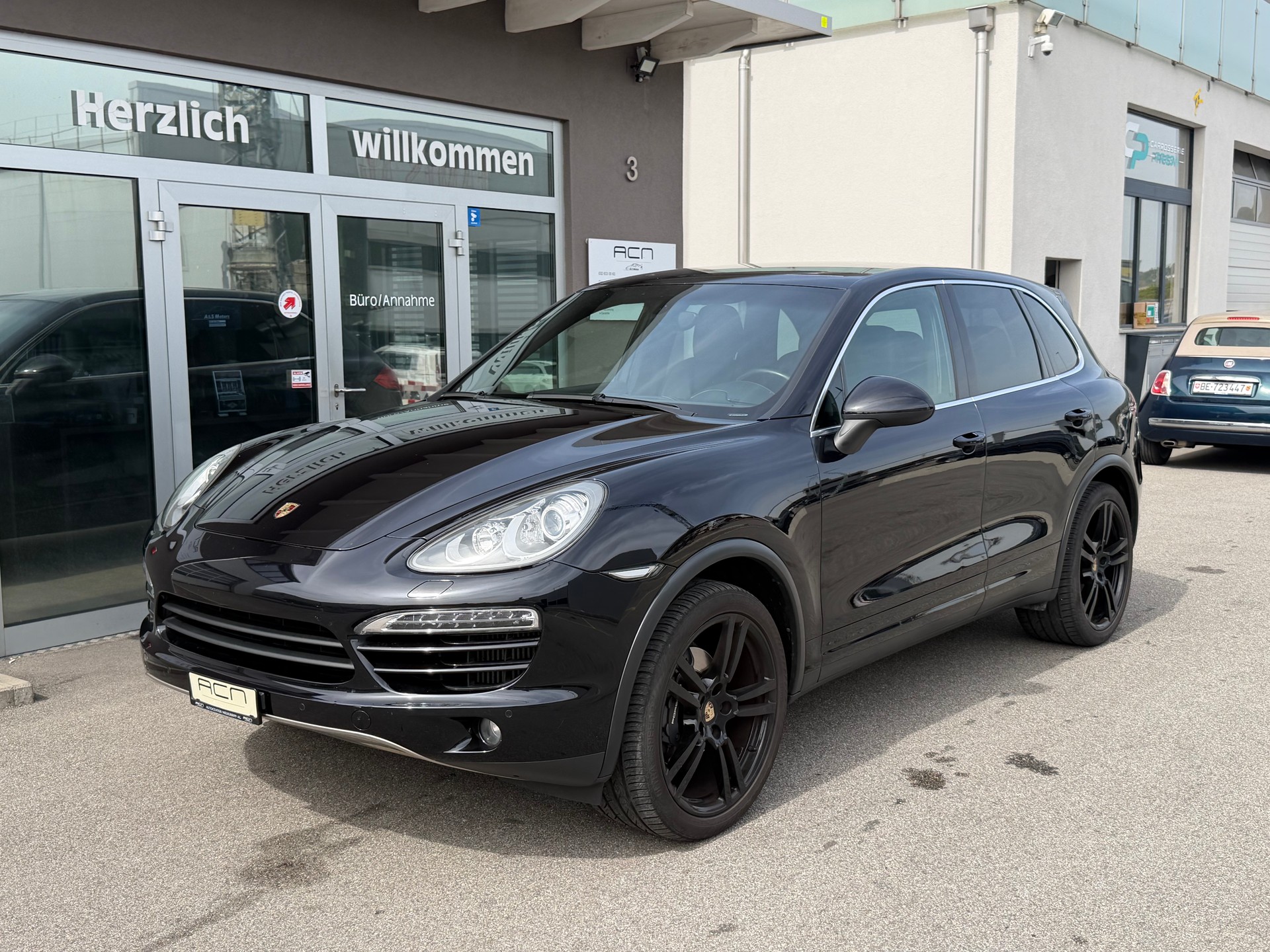 PORSCHE Cayenne Diesel-showroom-element-2