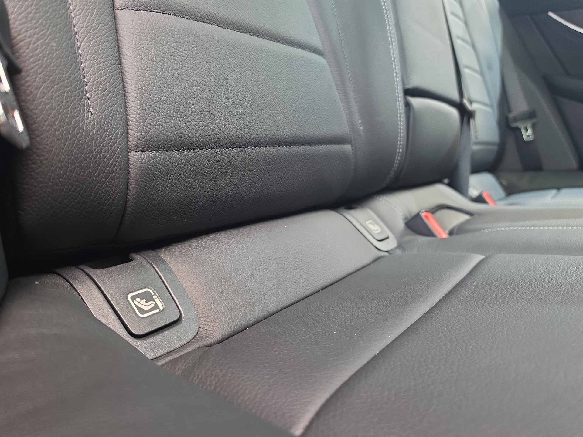 MERCEDES-BENZ E 400 d 4MATIC T-Modell AMG Line-image-14