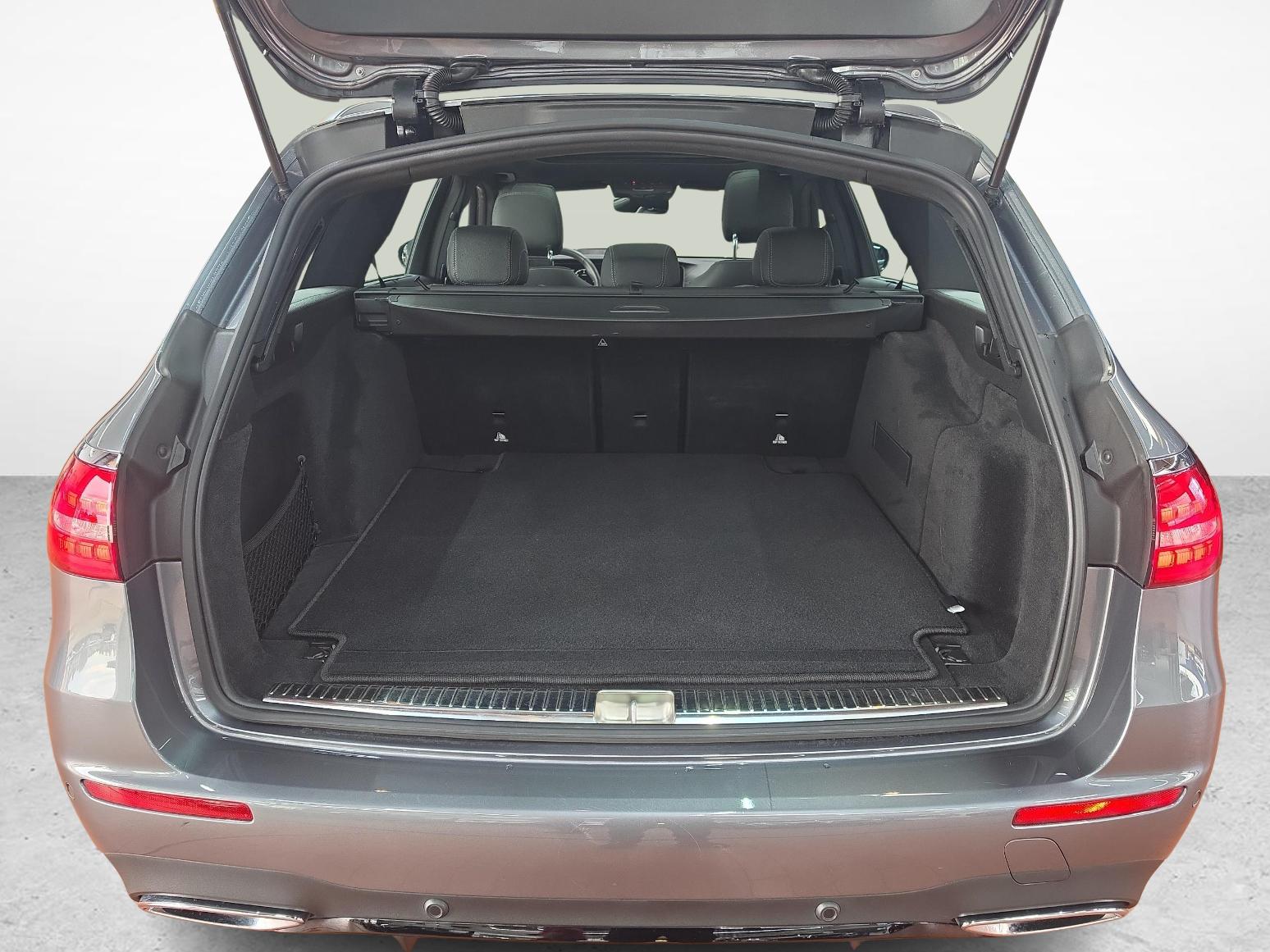 MERCEDES-BENZ E 400 d 4MATIC T-Modell AMG Line-image-15