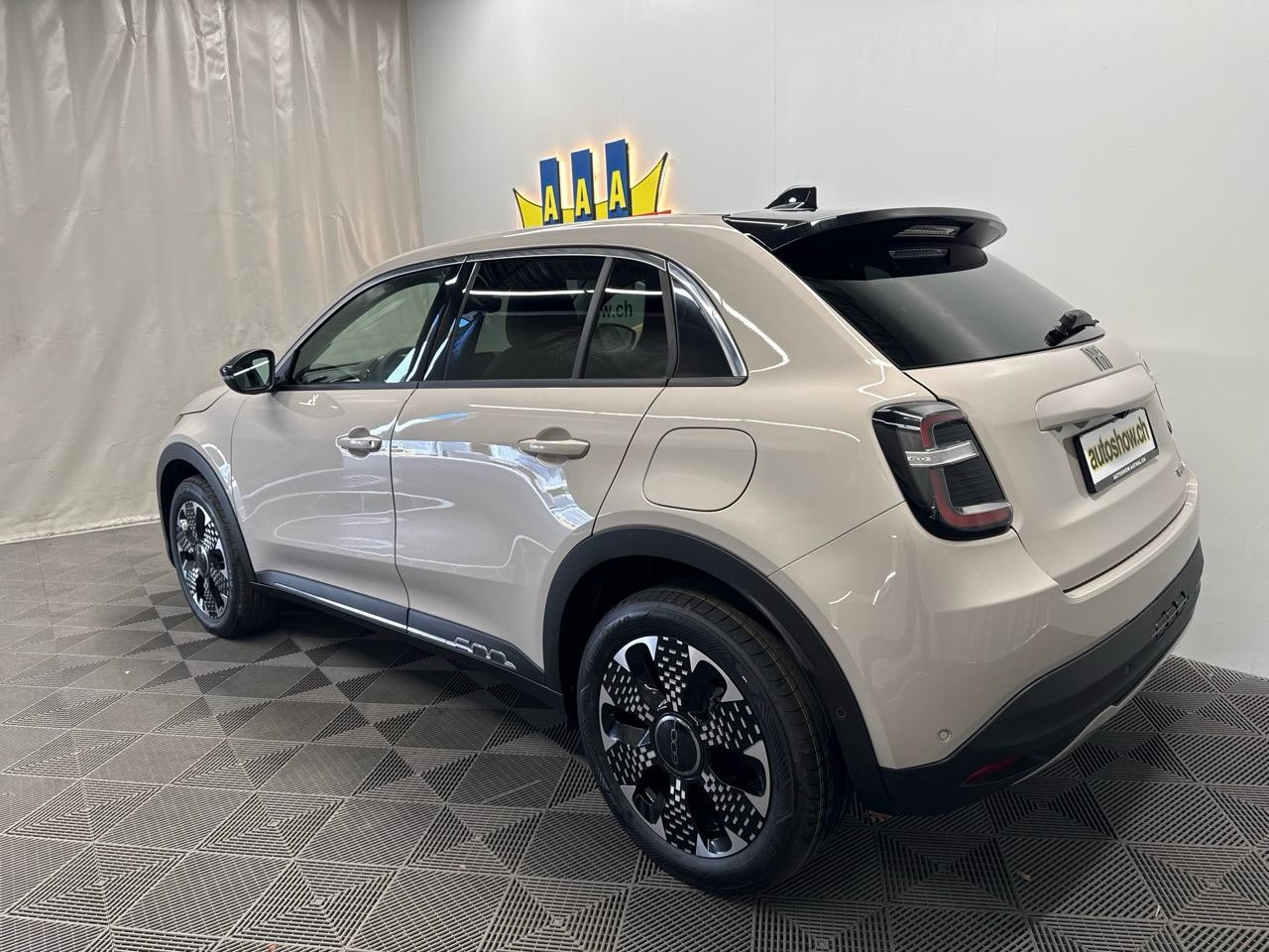 FIAT 600h MildHybrid La Prima-showroom-element-1