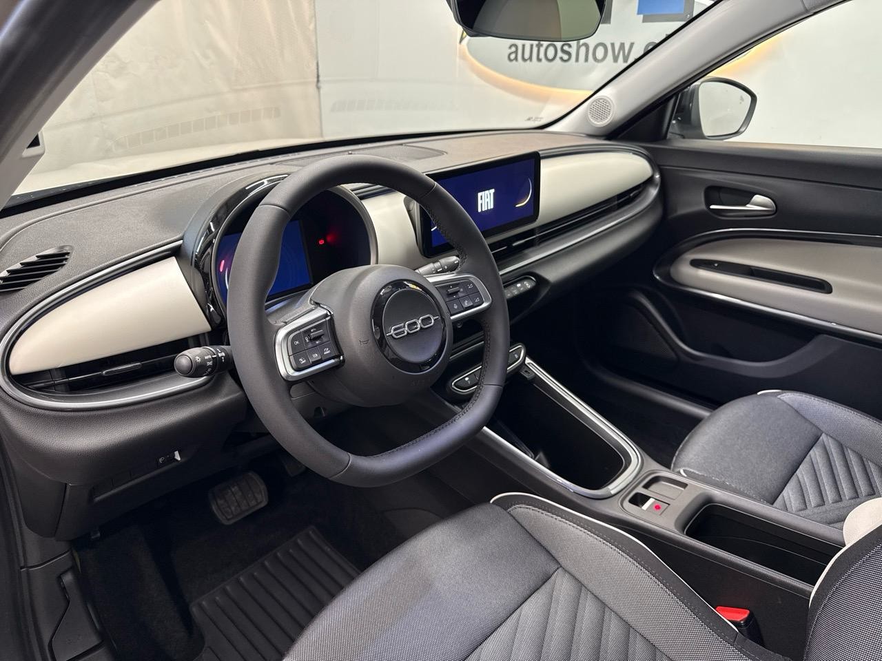 FIAT 600h MildHybrid La Prima-showroom-element-2