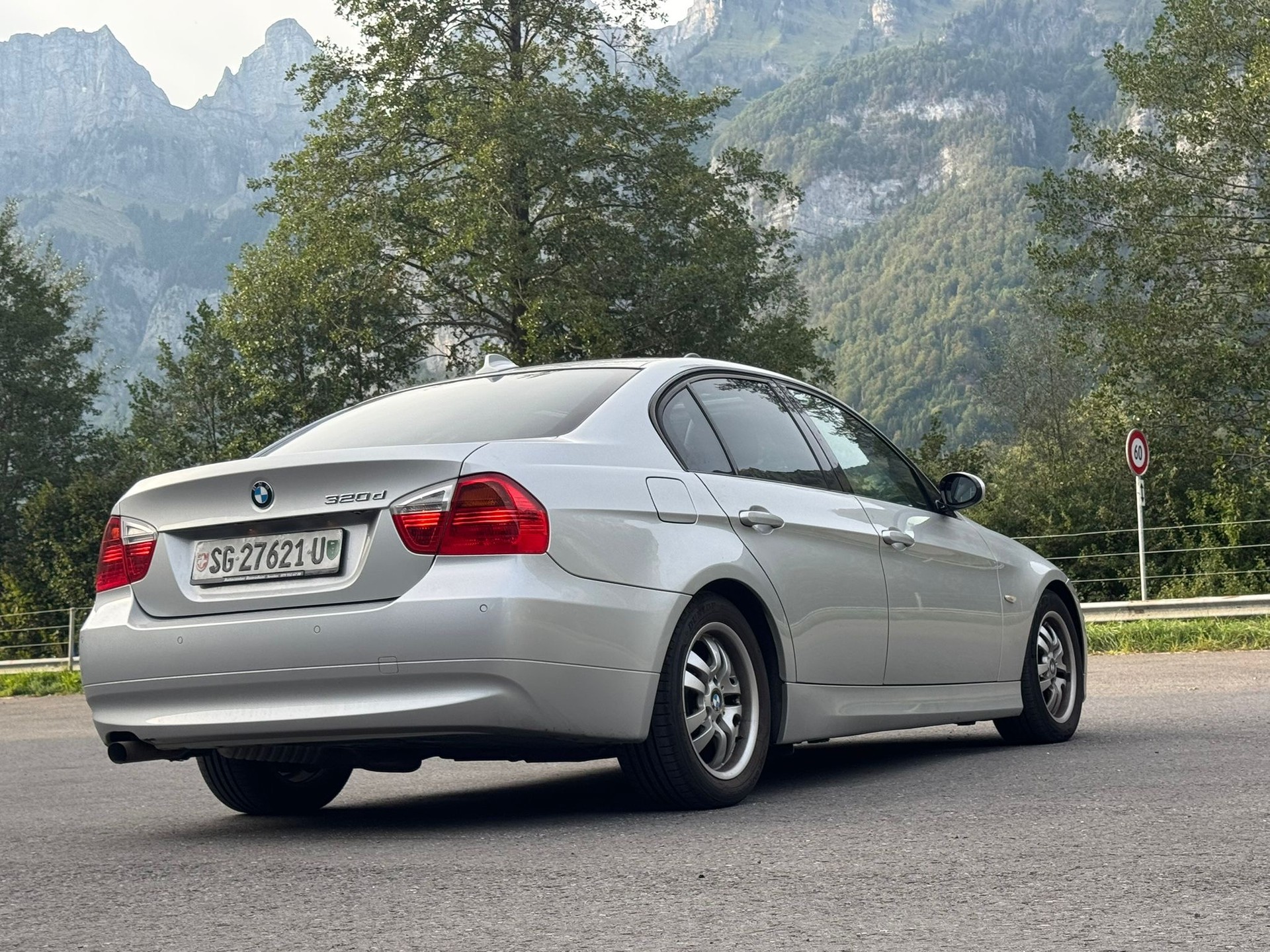 BMW 320d-image-7