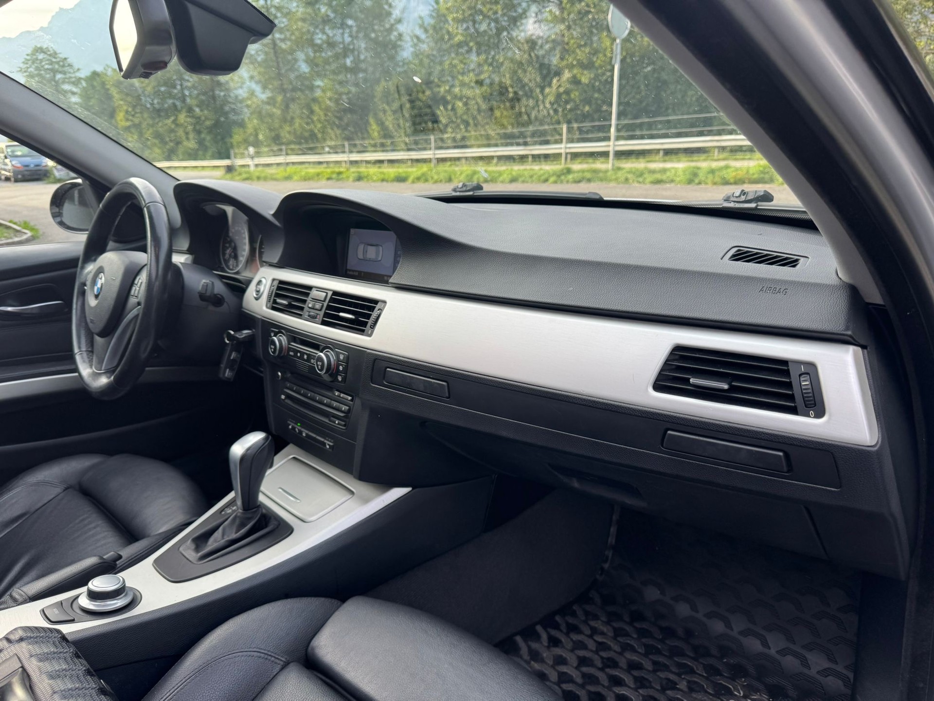BMW 320d-image-4