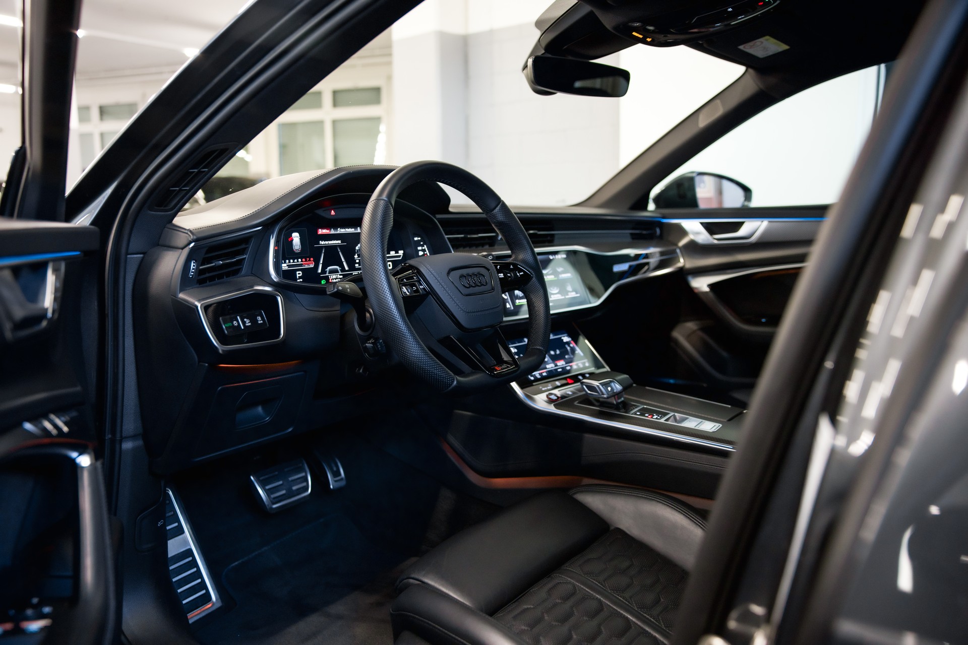 AUDI RS6 Avant 4.0 TFSI V8 quattro *Ch-Fhz.*-image-17