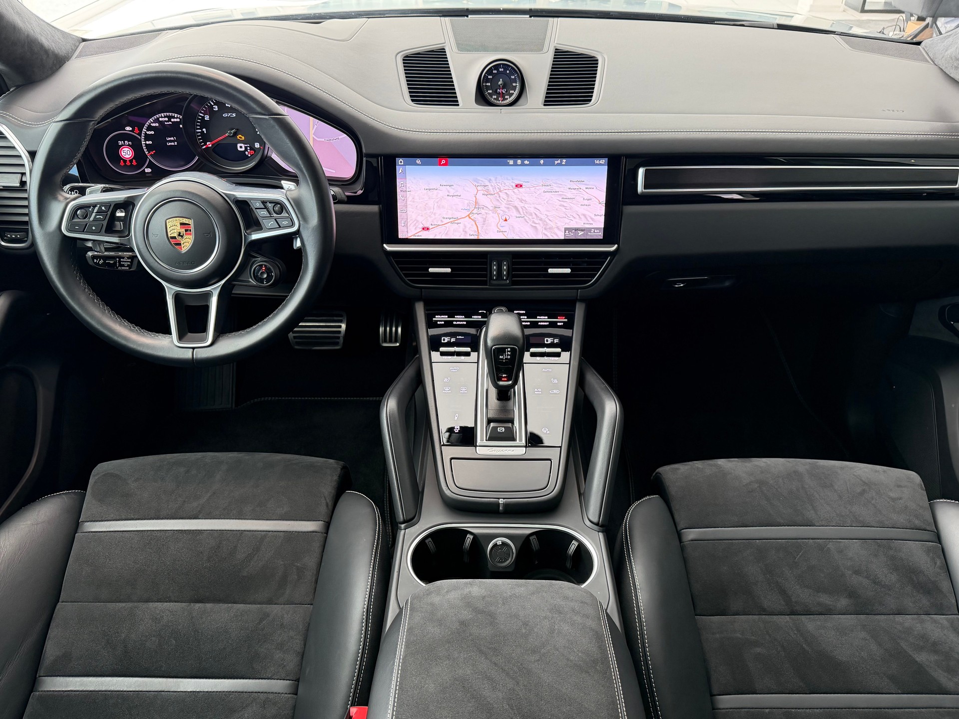 PORSCHE Cayenne GTS Coupé **PORSCHE APPROVED GARANTIE**-image-12