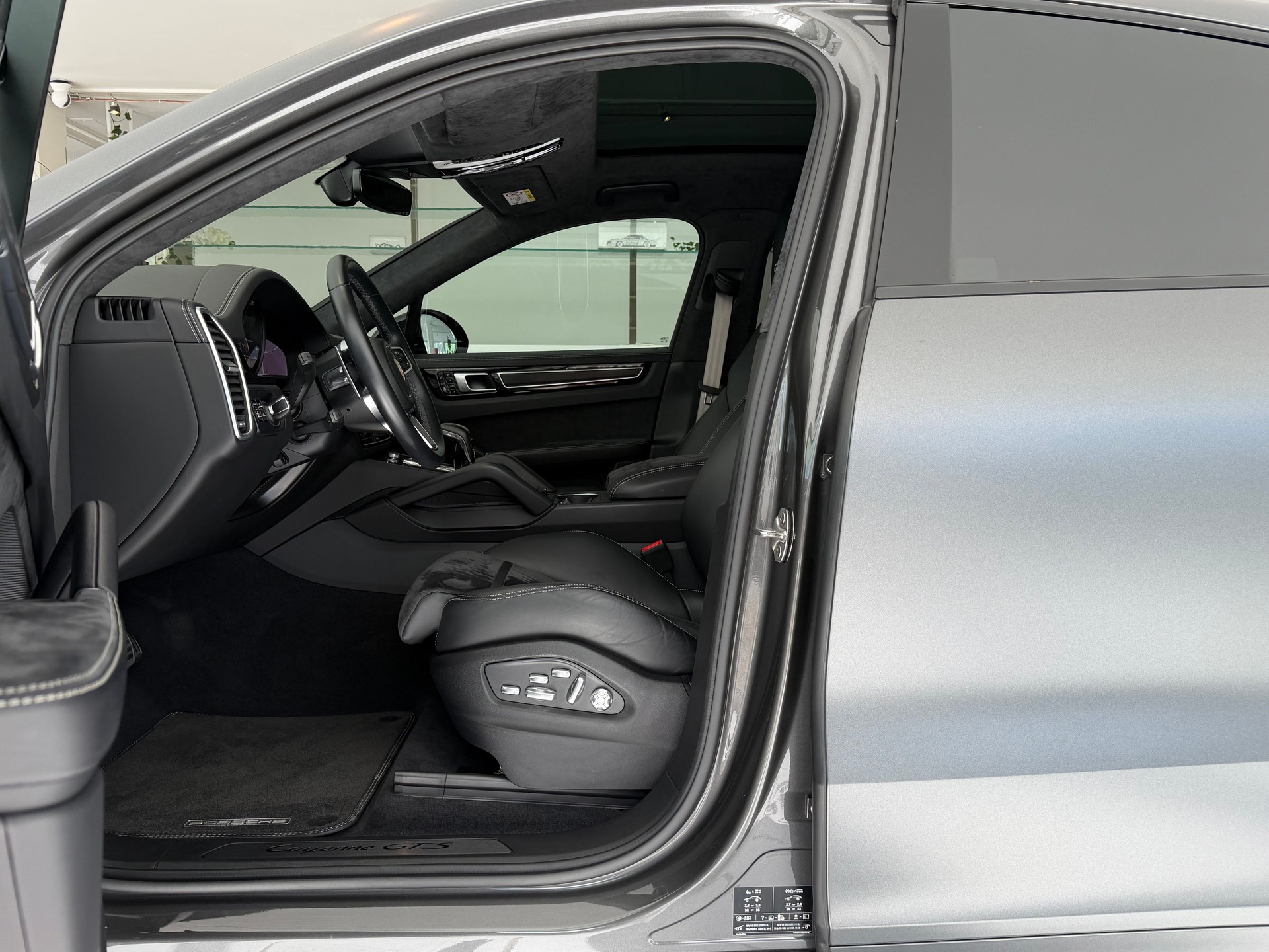 PORSCHE Cayenne GTS Coupé **PORSCHE APPROVED GARANTIE**-image-9