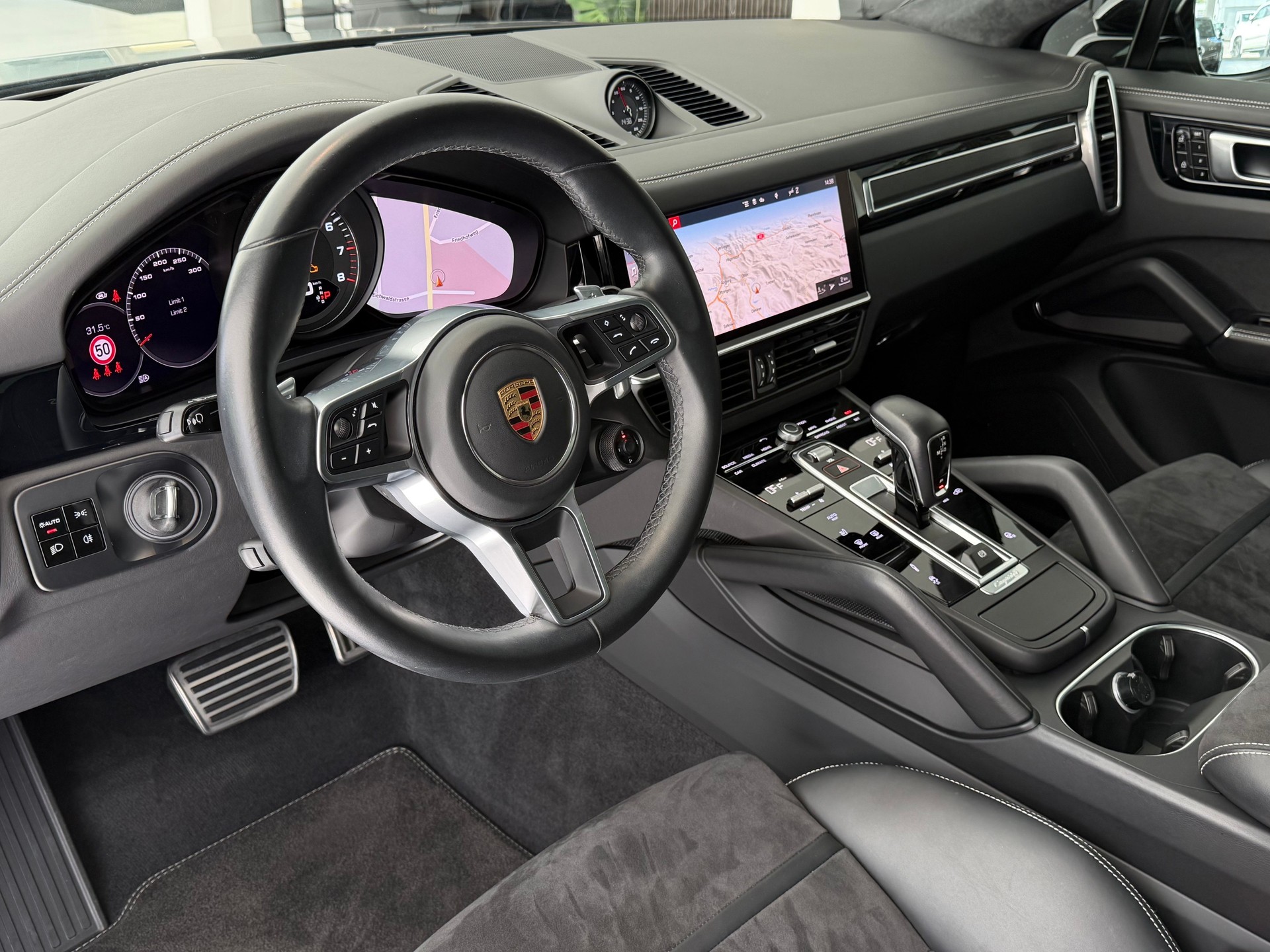 PORSCHE Cayenne GTS Coupé **PORSCHE APPROVED GARANTIE**-image-10