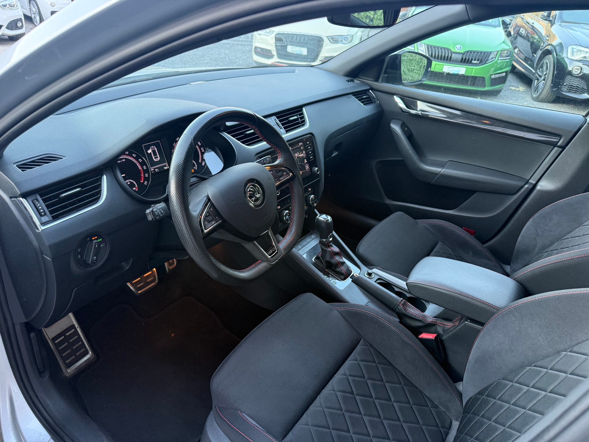 SKODA Octavia Combi 2.0 TDI RS 4x4 DSG-image-19