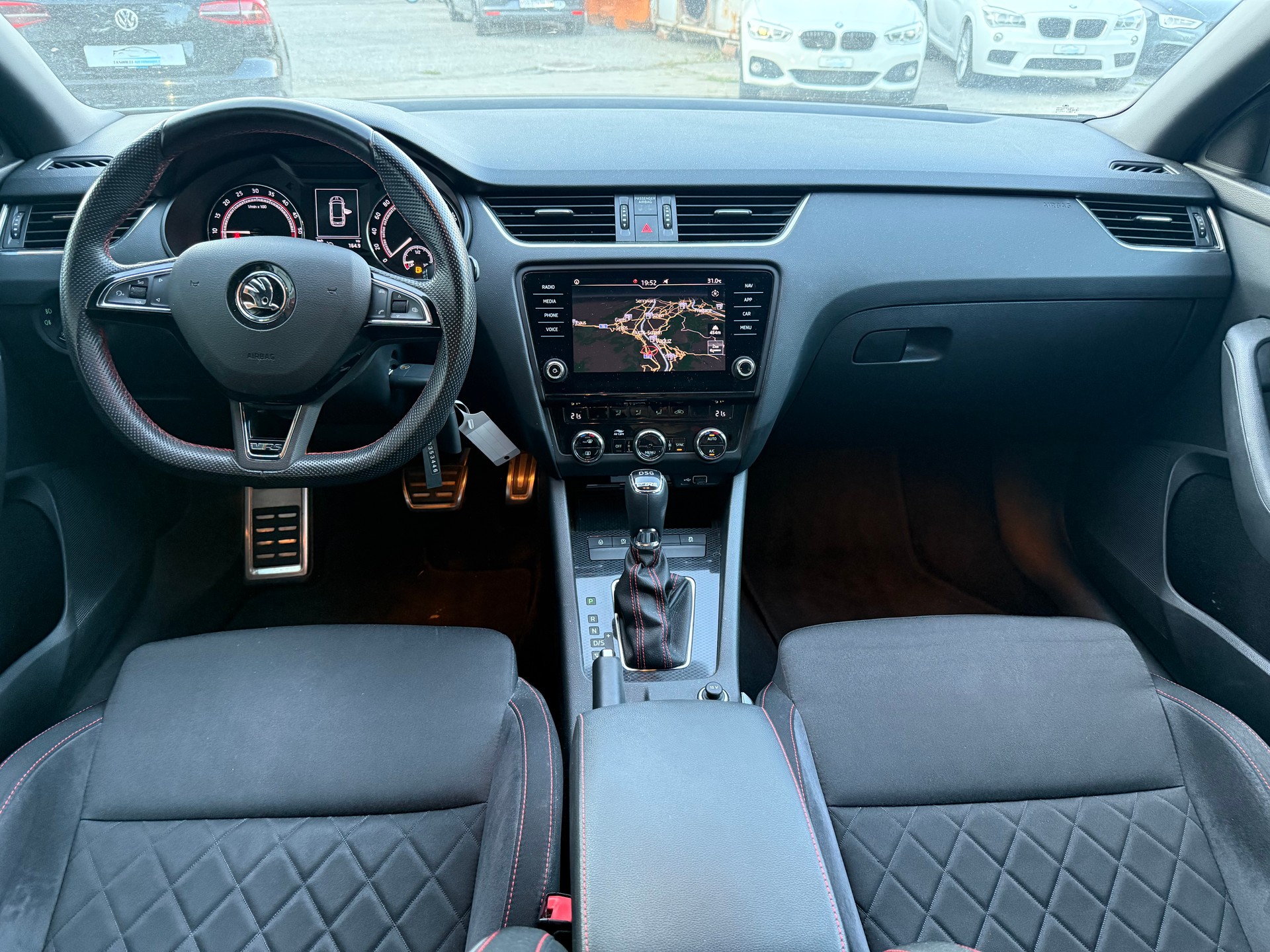 SKODA Octavia Combi 2.0 TDI RS 4x4 DSG-image-13