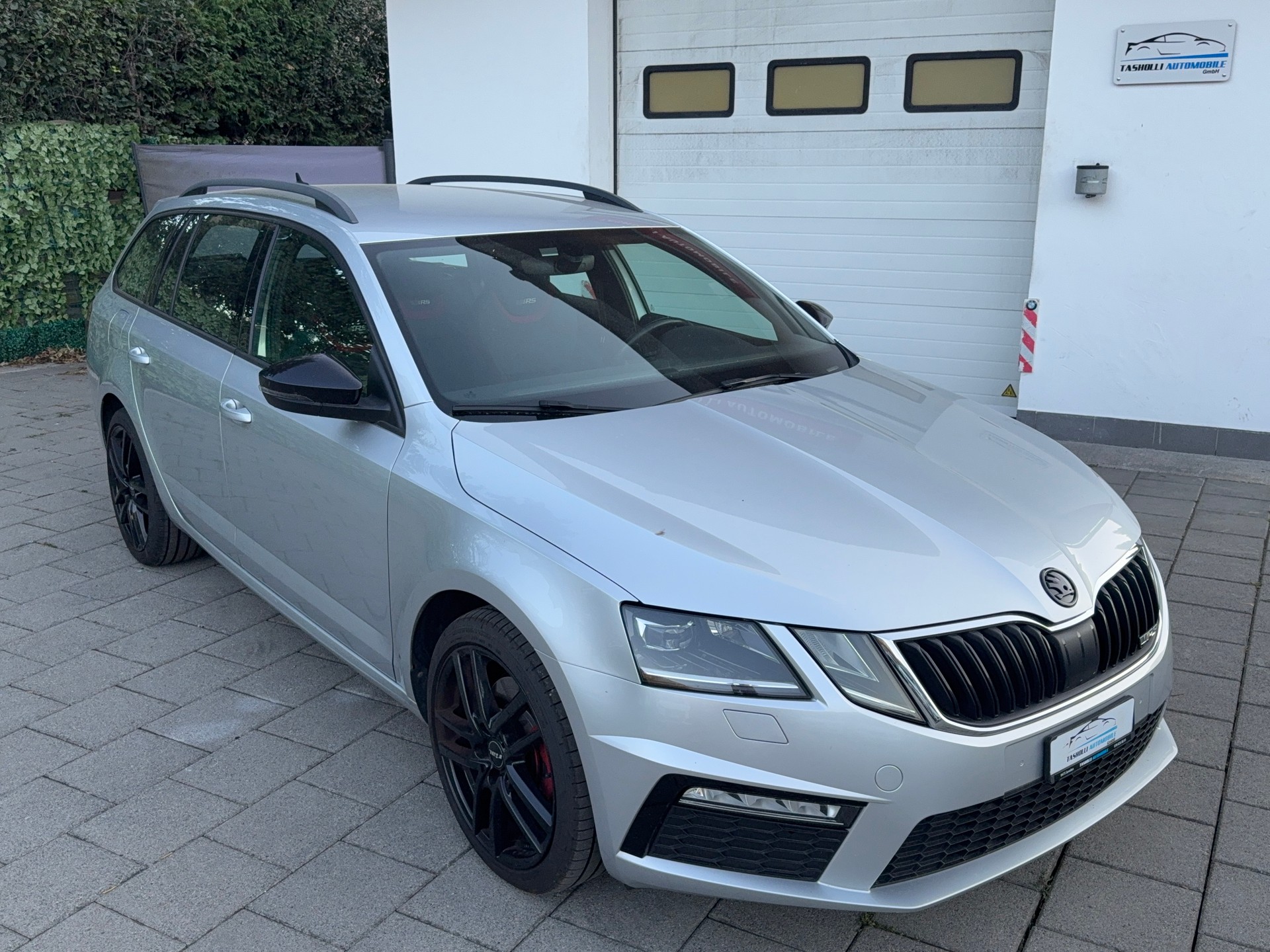 SKODA Octavia Combi 2.0 TDI RS 4x4 DSG-image-10
