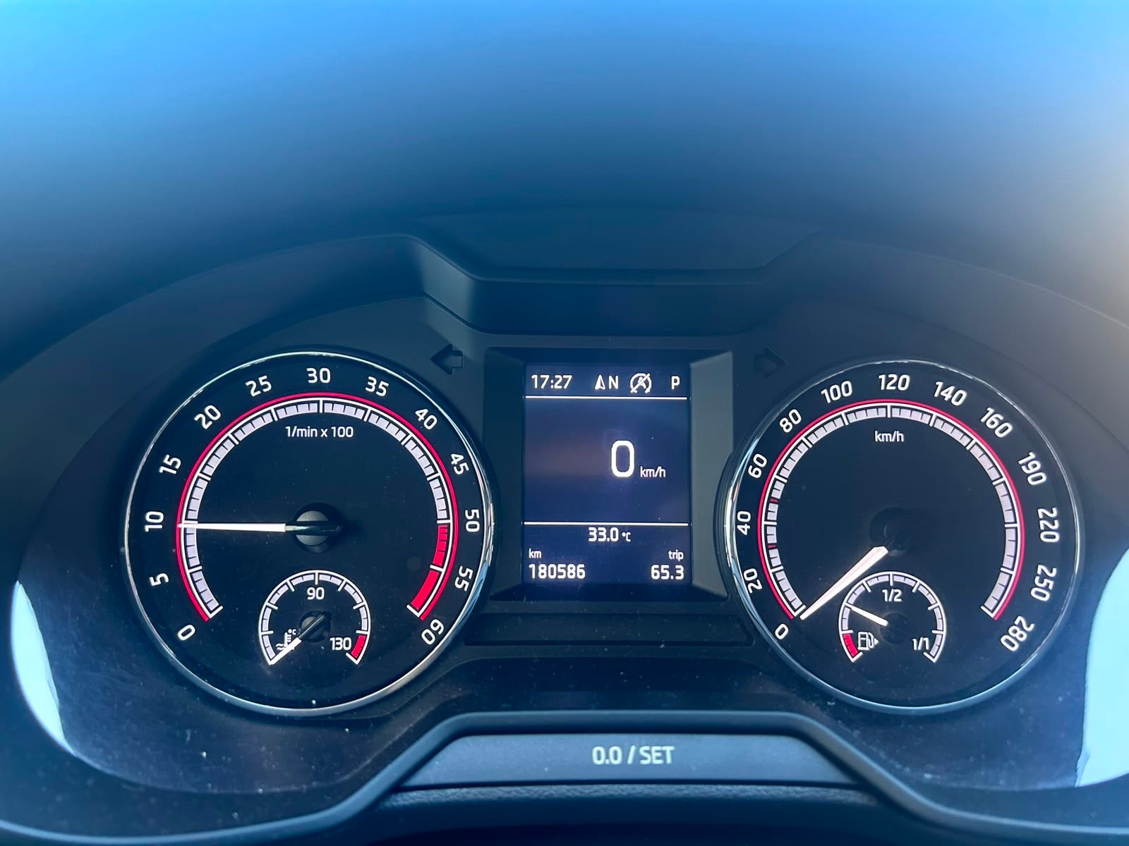 SKODA Octavia Combi 2.0 TDI RS 4x4 DSG-image-23