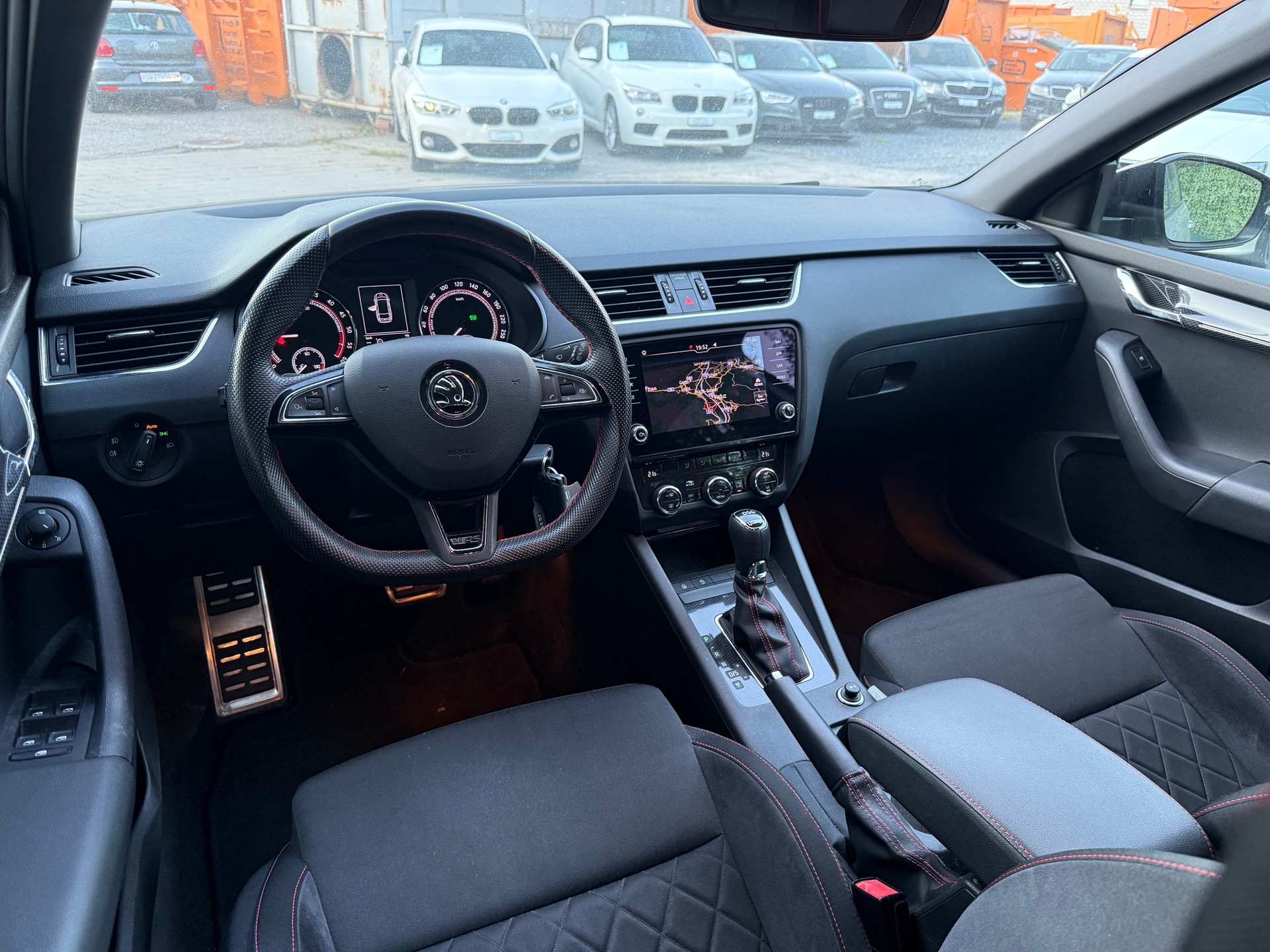 SKODA Octavia Combi 2.0 TDI RS 4x4 DSG-image-16