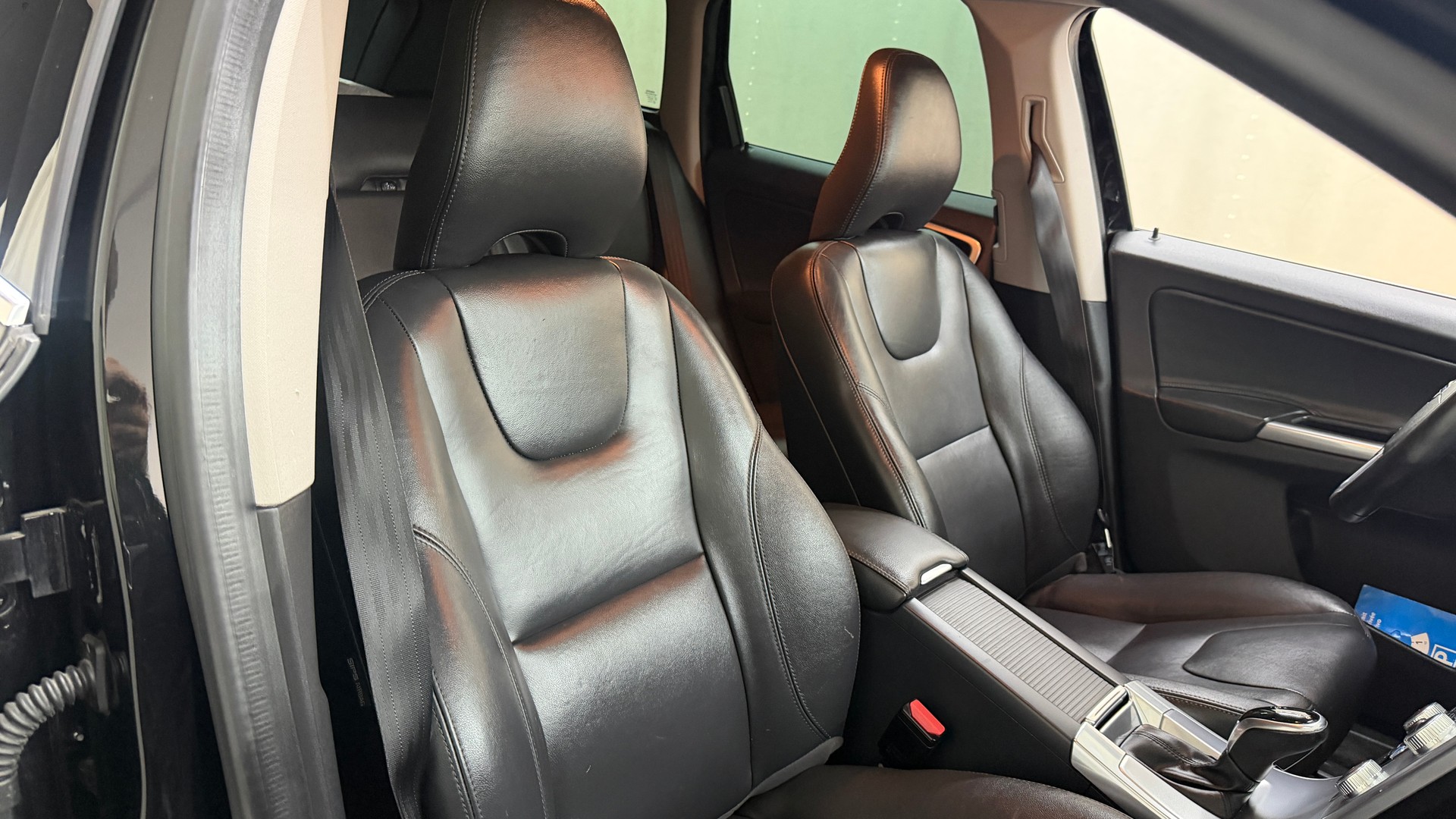 VOLVO XC60 D4 AWD Executive Geartronic-image-10