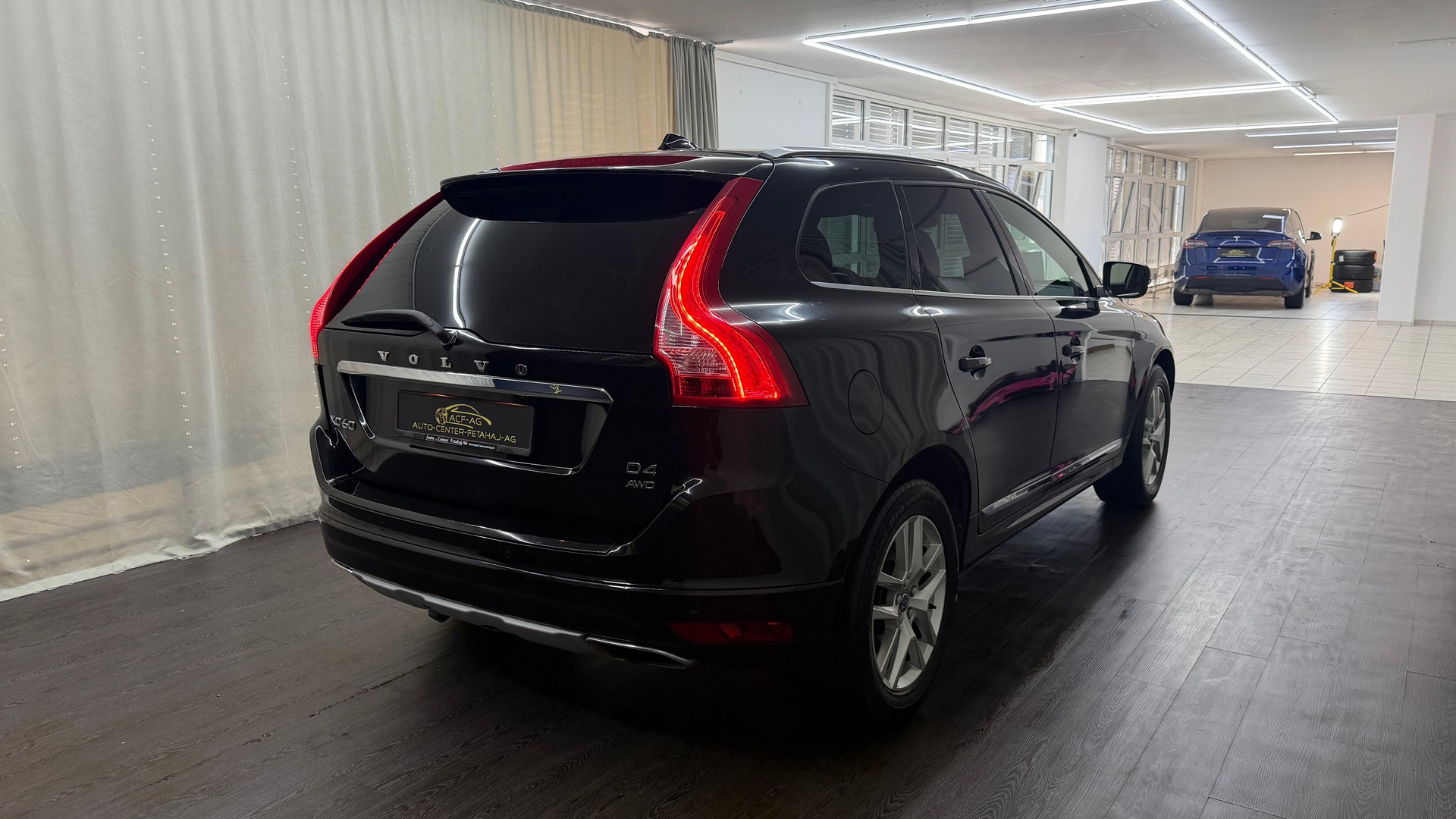 VOLVO XC60 D4 AWD Executive Geartronic-showroom-element-3