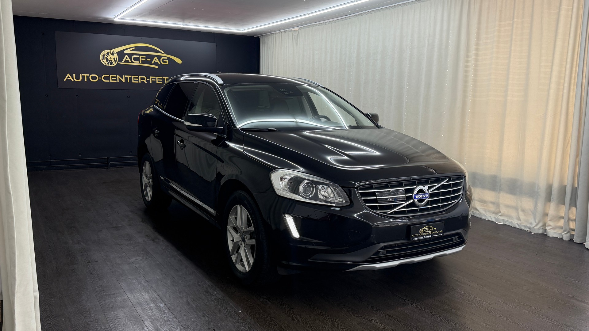 VOLVO XC60 D4 AWD Executive Geartronic-showroom-element-2