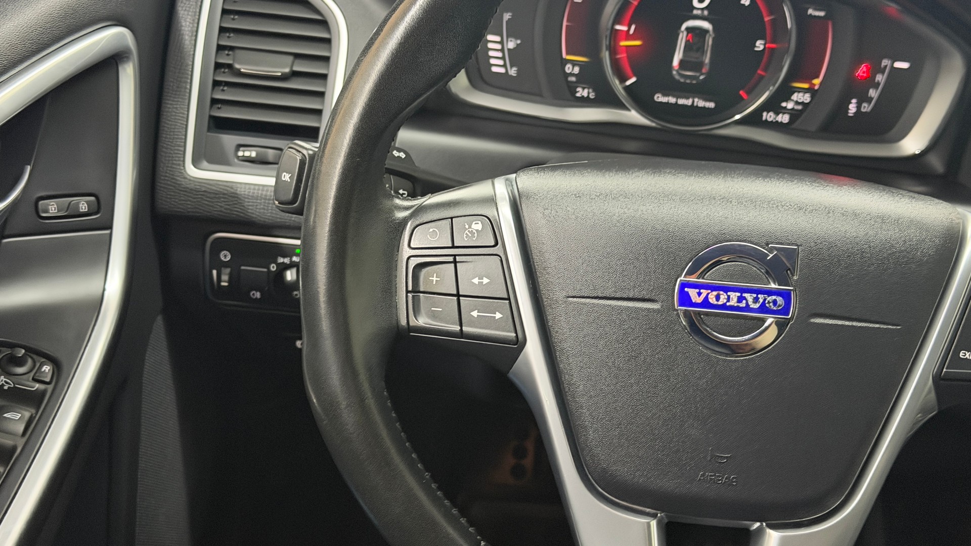 VOLVO XC60 D4 AWD Executive Geartronic-image-14