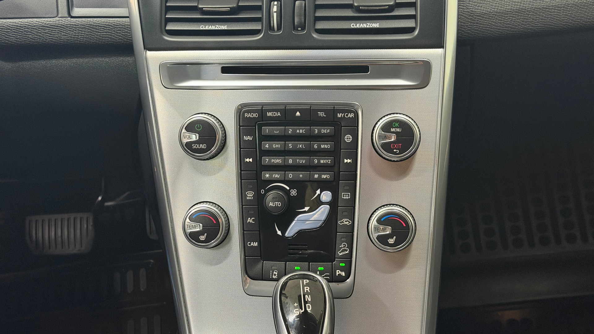VOLVO XC60 D4 AWD Executive Geartronic-image-12