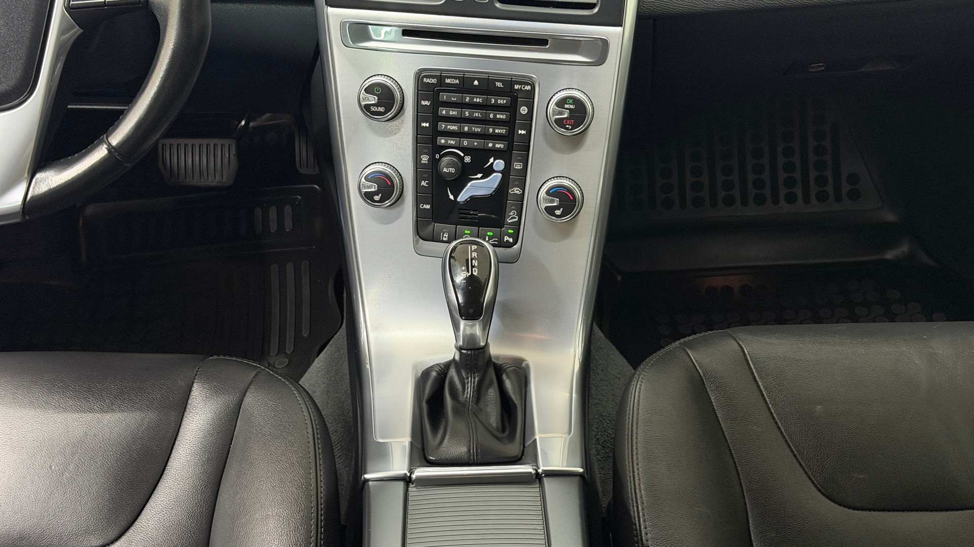 VOLVO XC60 D4 AWD Executive Geartronic-image-13
