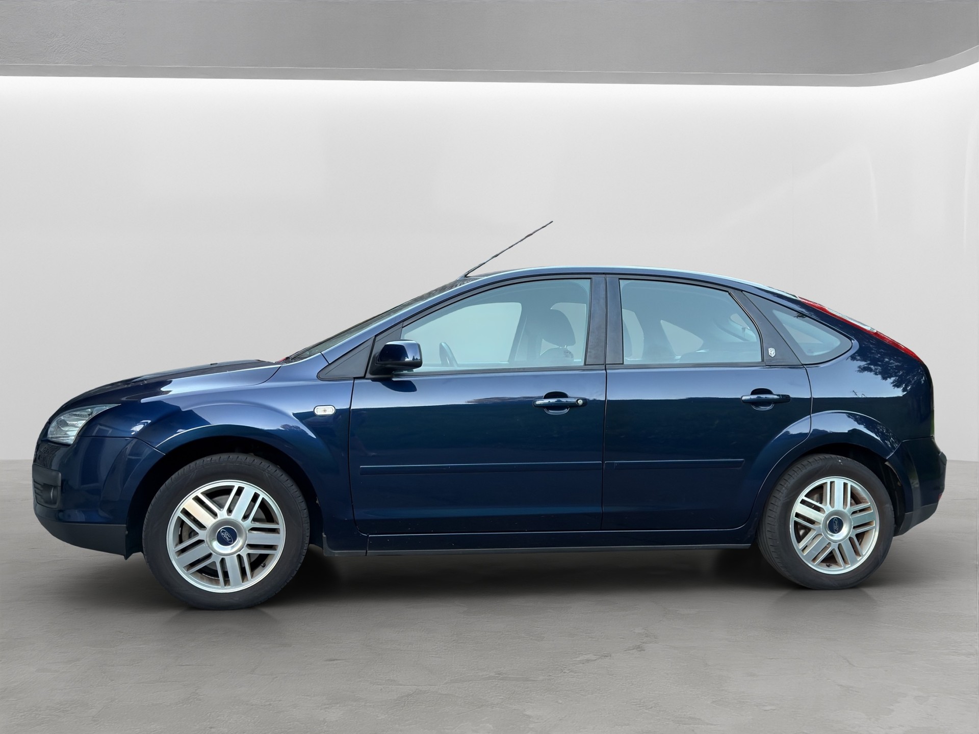 FORD Focus 2.0i Carving Automatic *1. Hand*-showroom-element-1