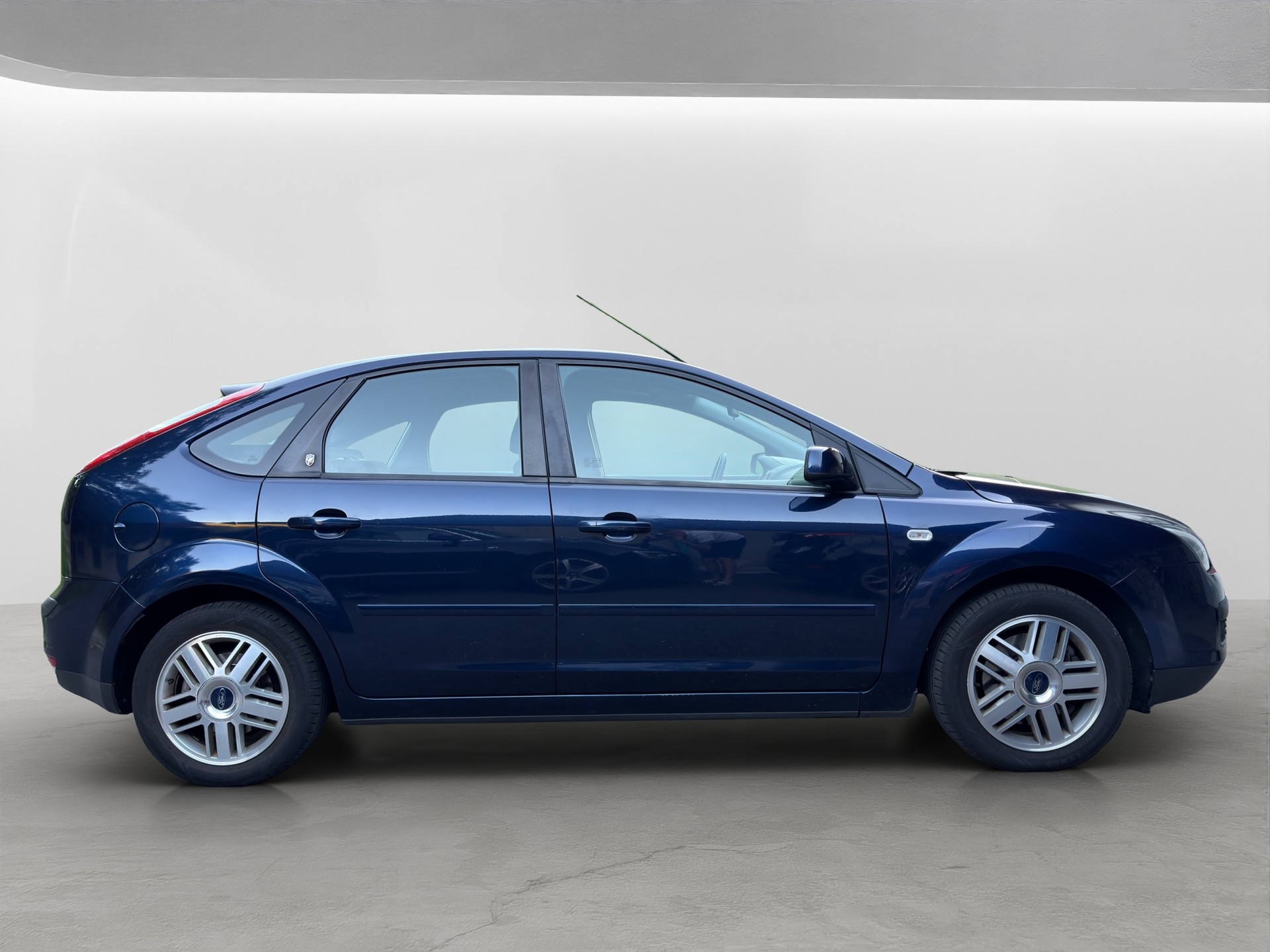 FORD Focus 2.0i Carving Automatic *1. Hand*-image-5