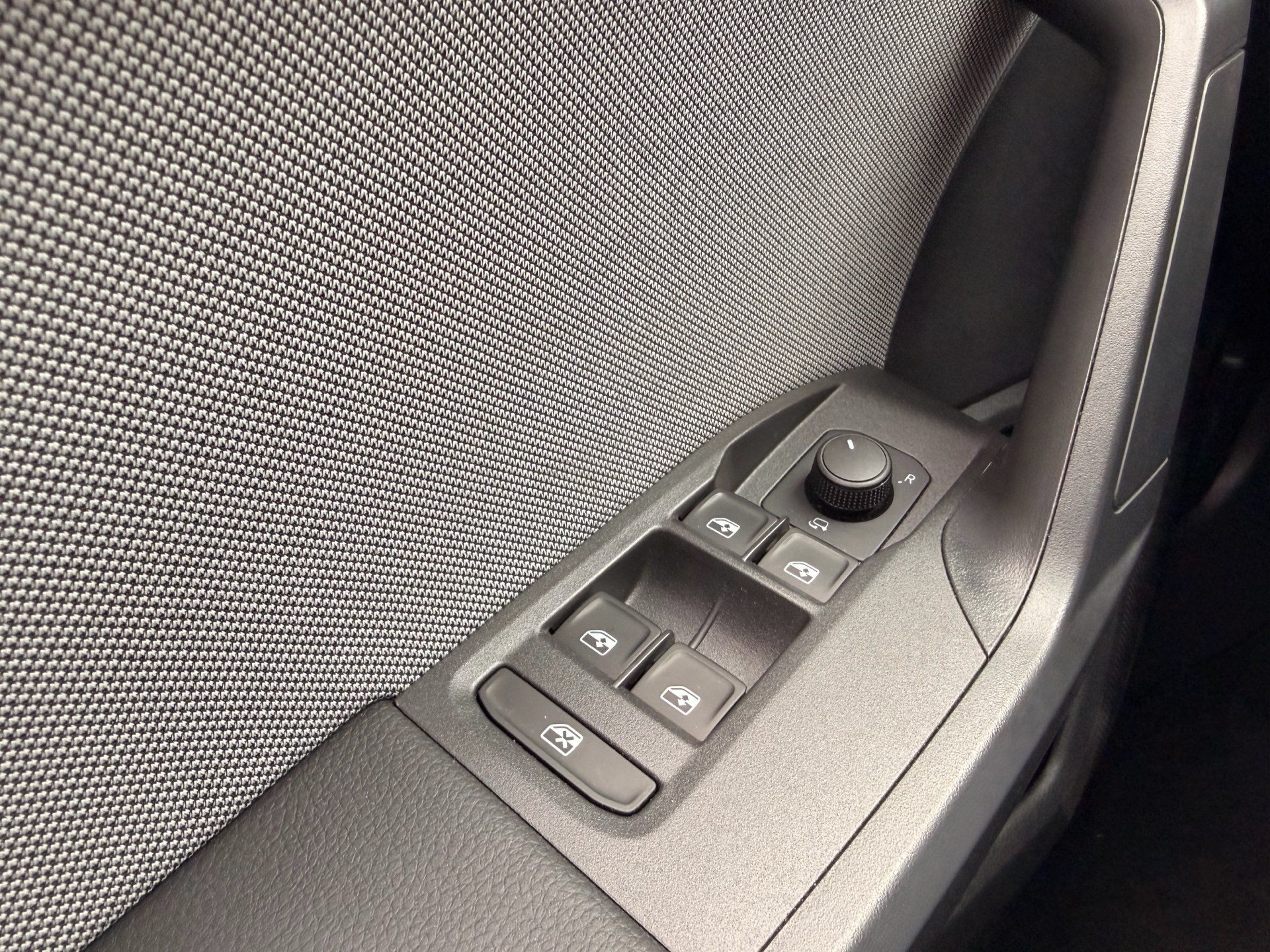 SEAT Ibiza 1.5 TSI 150 PS FR BACK EDITION *** UNIKAT IN ONIRIC LAKE GRAU ***-image-23