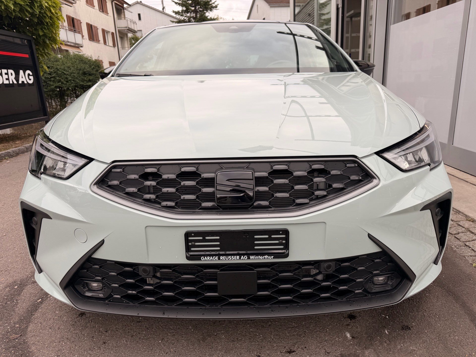 SEAT Ibiza 1.5 TSI 150 PS FR BACK EDITION *** UNIKAT IN ONIRIC LAKE GRAU ***-showroom-element-1