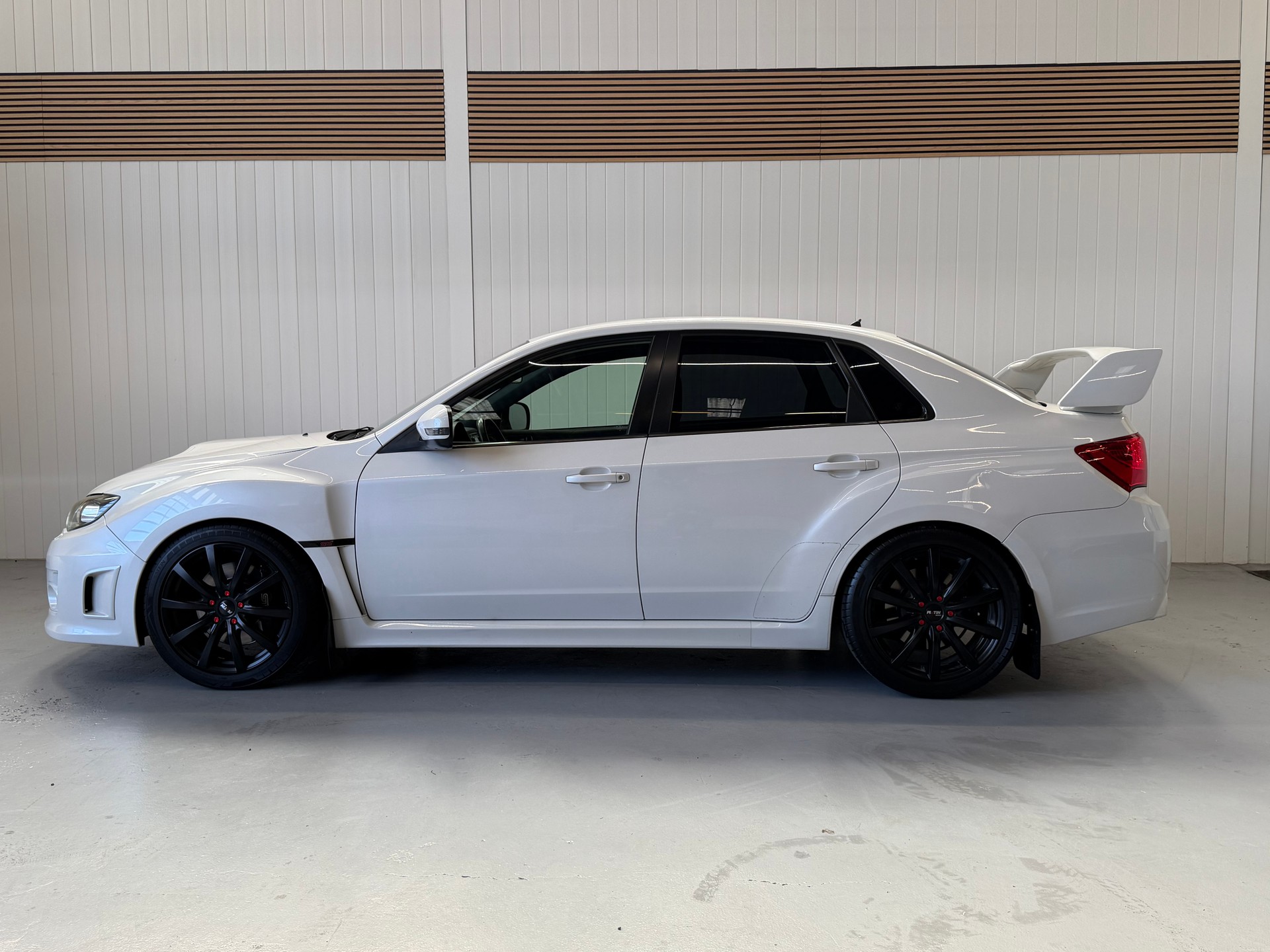 SUBARU 2.5 Turbo 4WD WRX STI Sport frisch ab MFK & Service-showroom-element-3