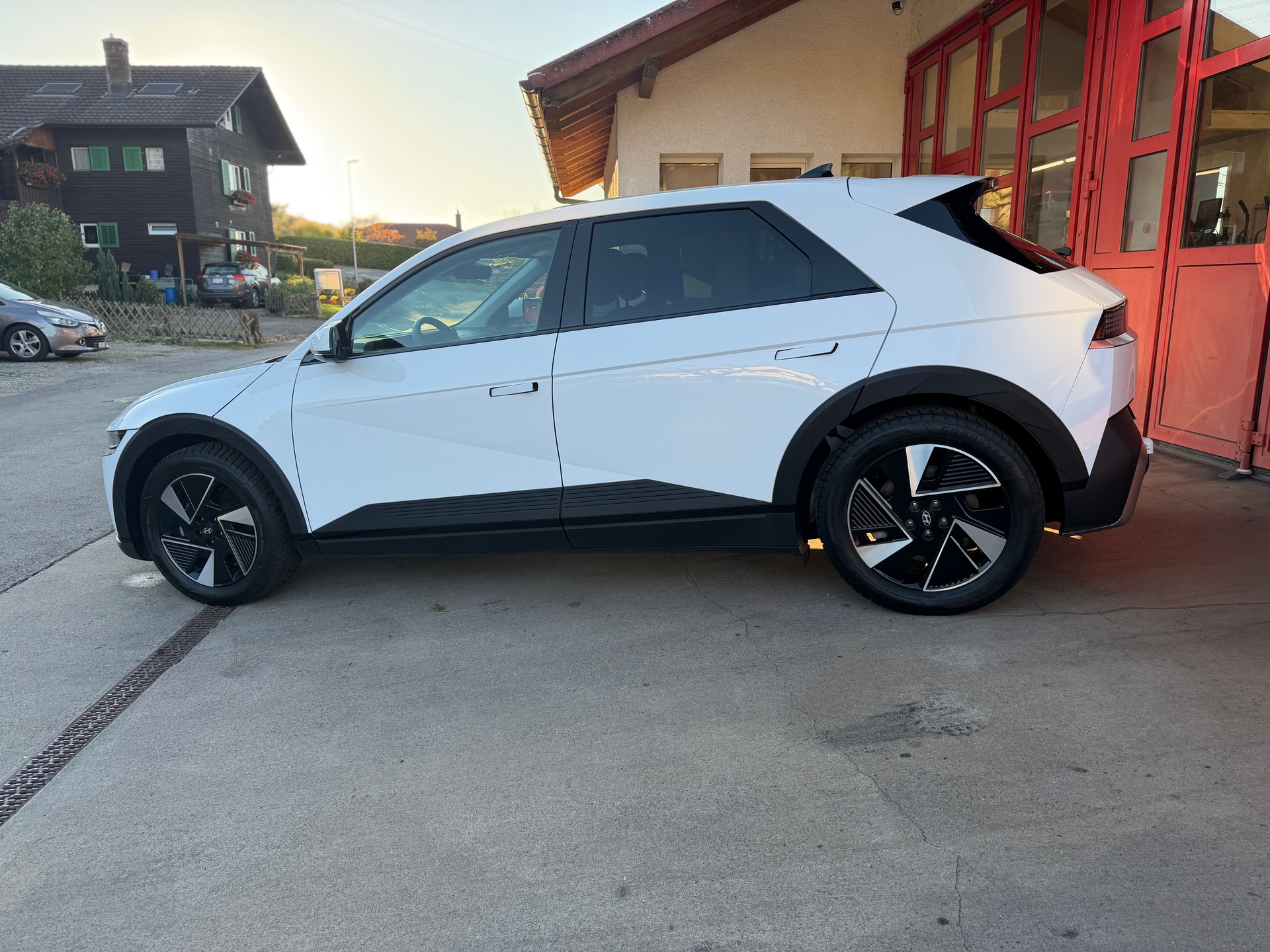 HYUNDAI Ioniq 5 84kWh Amplia 2WD Facelift / SoH 98%-showroom-element-3