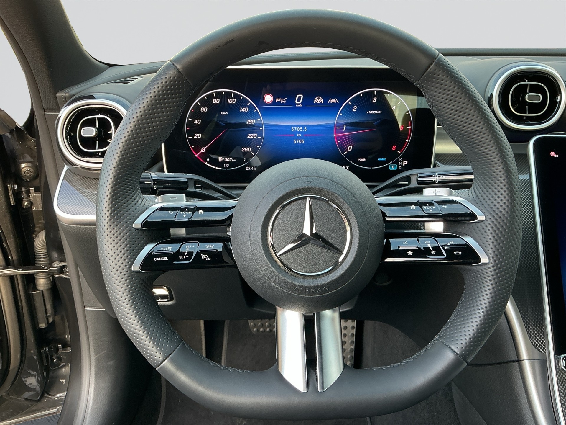 MERCEDES-BENZ C 300 d AMG Line-image-9