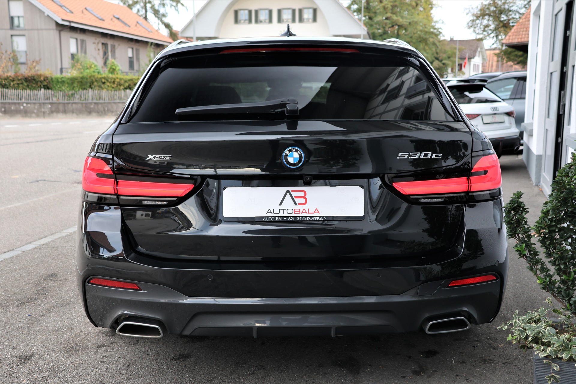 BMW 530e xDrive Touring Pure M Sport Steptronic (CH) + 2.0T AHK-image-6