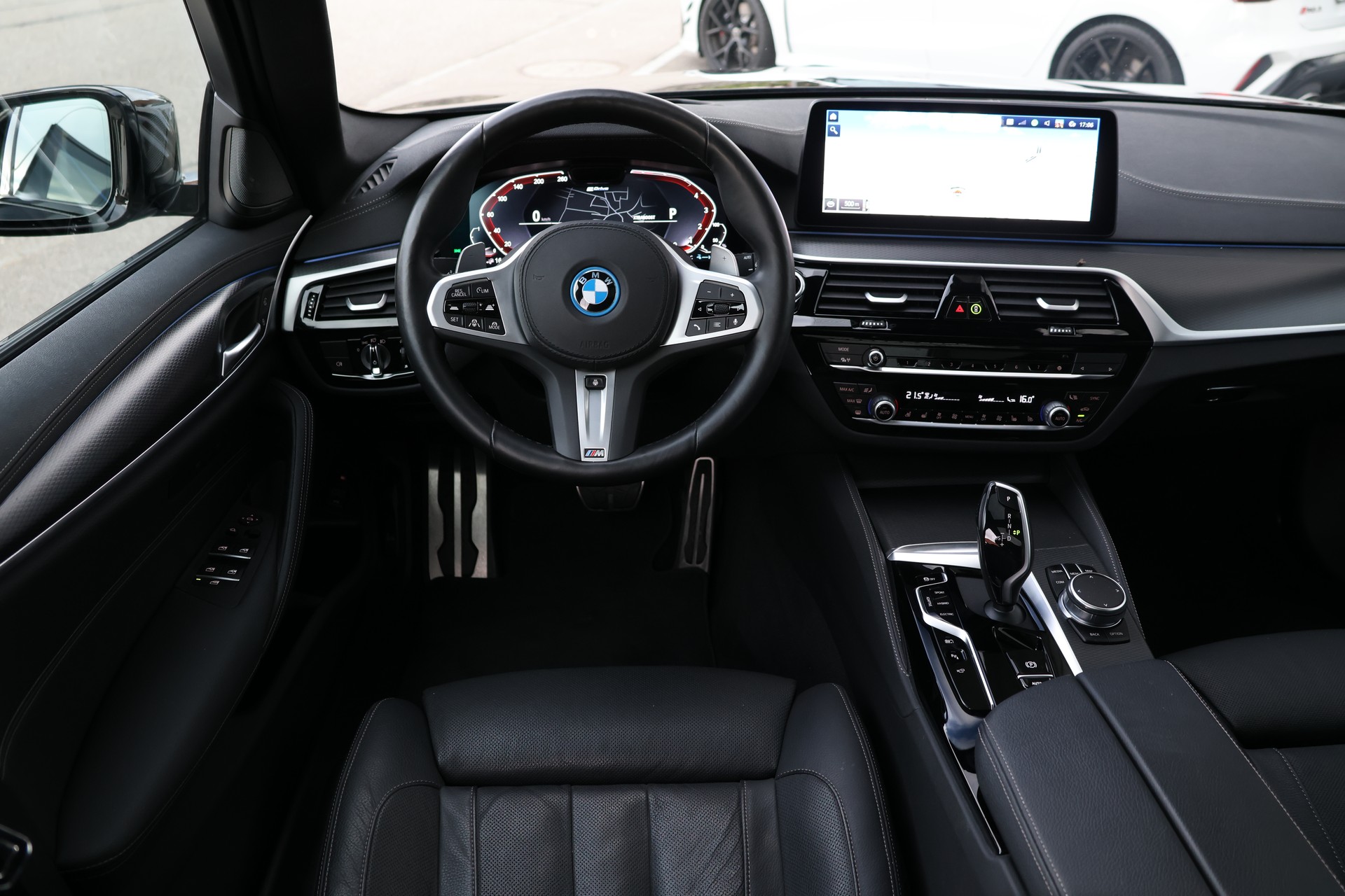 BMW 530e xDrive Touring Pure M Sport Steptronic (CH) + 2.0T AHK-image-14