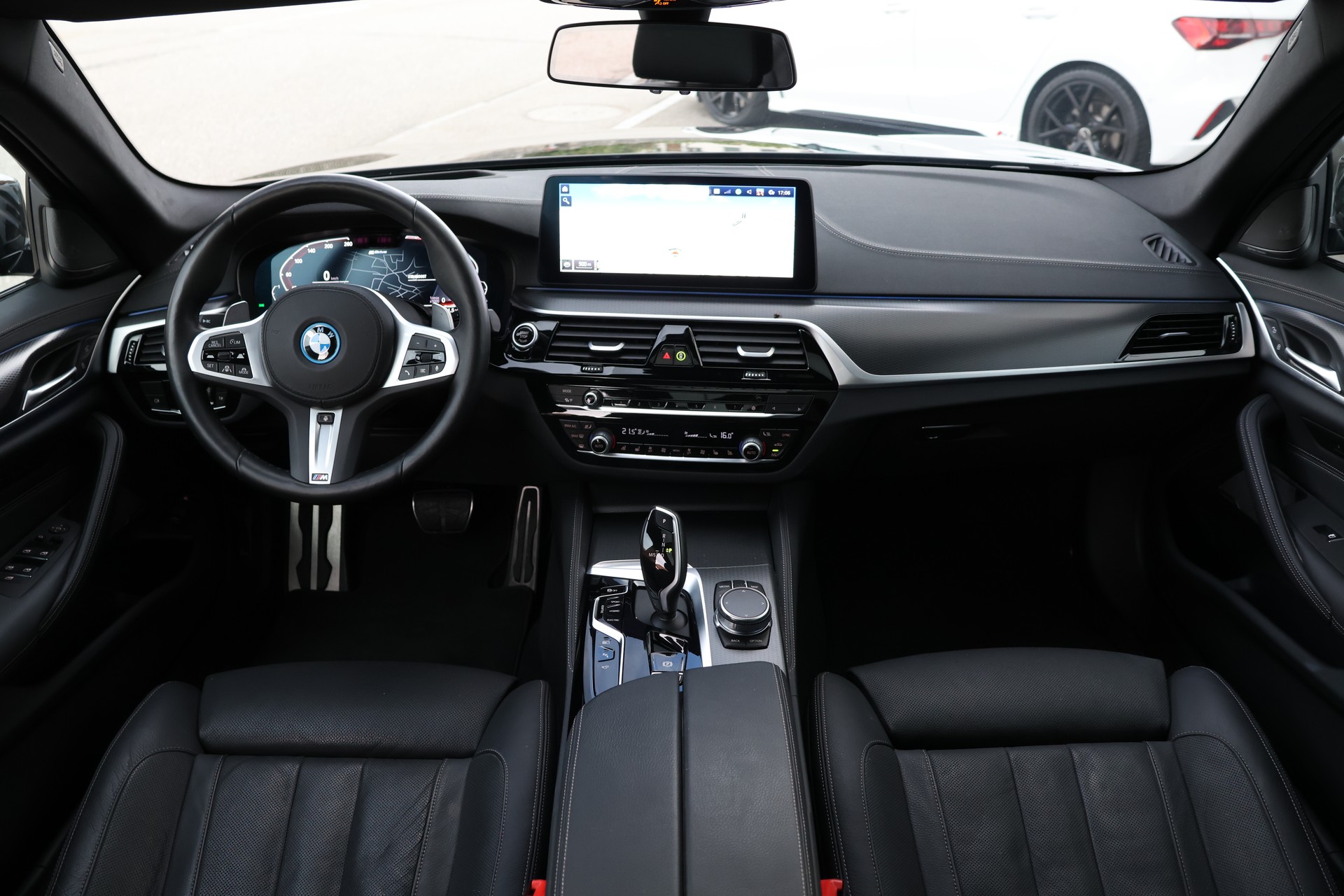 BMW 530e xDrive Touring Pure M Sport Steptronic (CH) + 2.0T AHK-image-16