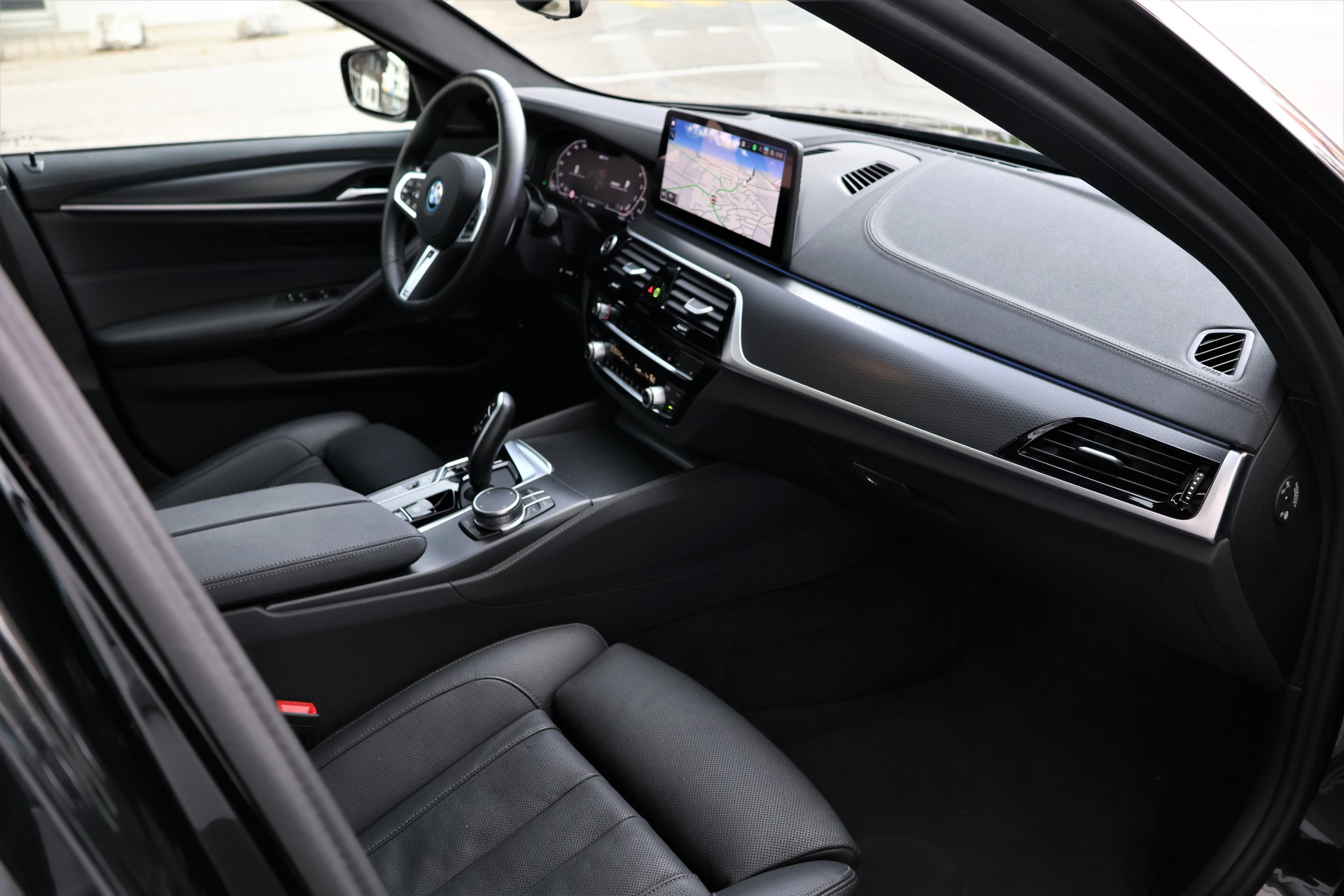 BMW 530e xDrive Touring Pure M Sport Steptronic (CH) + 2.0T AHK-image-21
